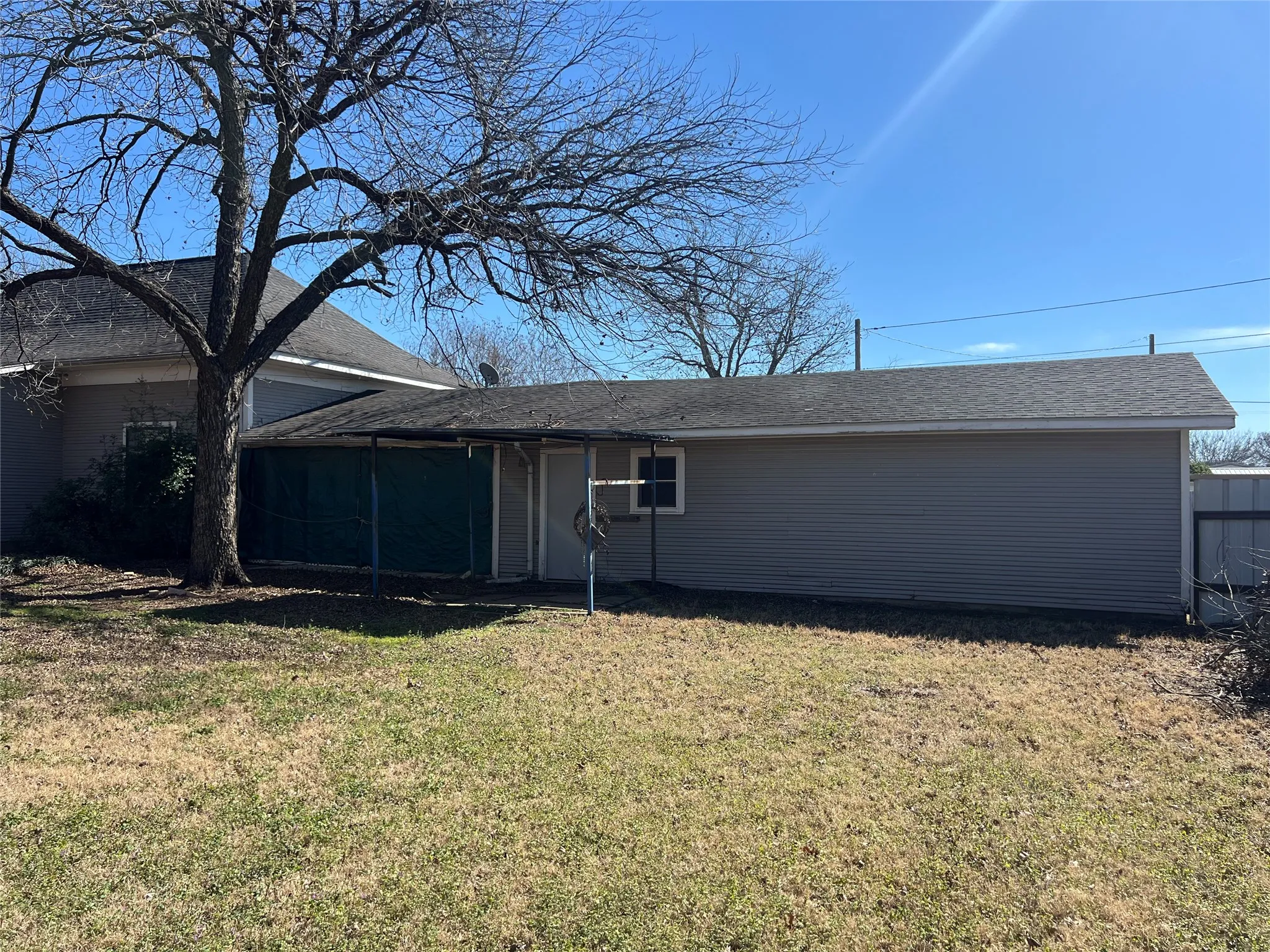 Single Family Residence For Sale in Clay County , 316 E Spring Street, Henrietta, Texas 76365, 2 Bedroom, 2 Bathroom, 2 Garage spaces, 1,810 Sqft, built in 1960, mls#21191992, Real Estate Agent in Henrietta, Homes For Sale in Clay county, Homes For Sale in Henrietta, Realtor in Henrietta Texas, Real Estate Brokerage Independent Realty Texas, Luminita Cordes Realtor
