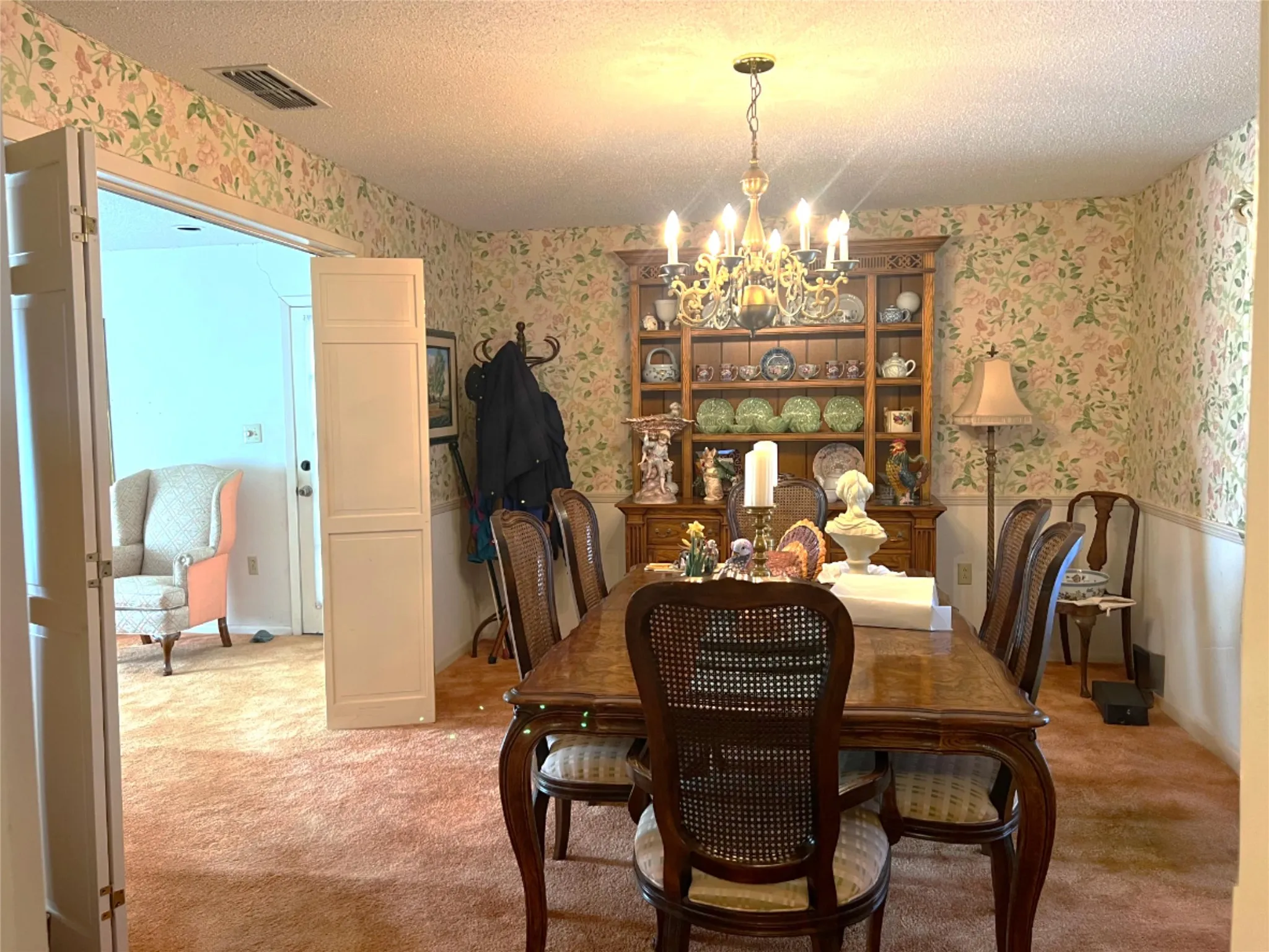 Single Family Residence For Sale in Clay County , 316 E Spring Street, Henrietta, Texas 76365, 2 Bedroom, 2 Bathroom, 2 Garage spaces, 1,810 Sqft, built in 1960, mls#21191992, Real Estate Agent in Henrietta, Homes For Sale in Clay county, Homes For Sale in Henrietta, Realtor in Henrietta Texas, Real Estate Brokerage Independent Realty Texas, Luminita Cordes Realtor