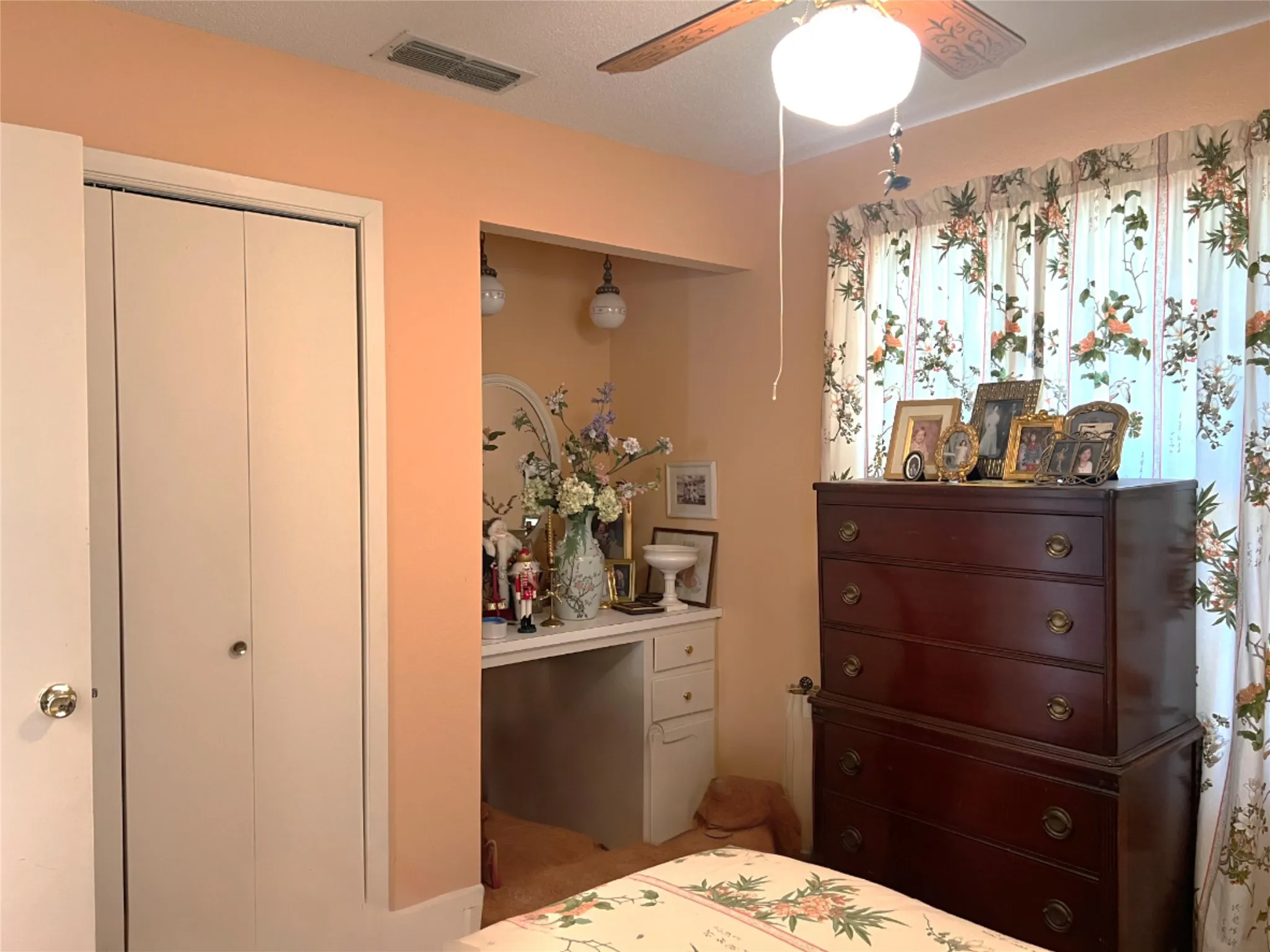 Single Family Residence For Sale in Clay County , 316 E Spring Street, Henrietta, Texas 76365, 2 Bedroom, 2 Bathroom, 2 Garage spaces, 1,810 Sqft, built in 1960, mls#21191992, Real Estate Agent in Henrietta, Homes For Sale in Clay county, Homes For Sale in Henrietta, Realtor in Henrietta Texas, Real Estate Brokerage Independent Realty Texas, Luminita Cordes Realtor