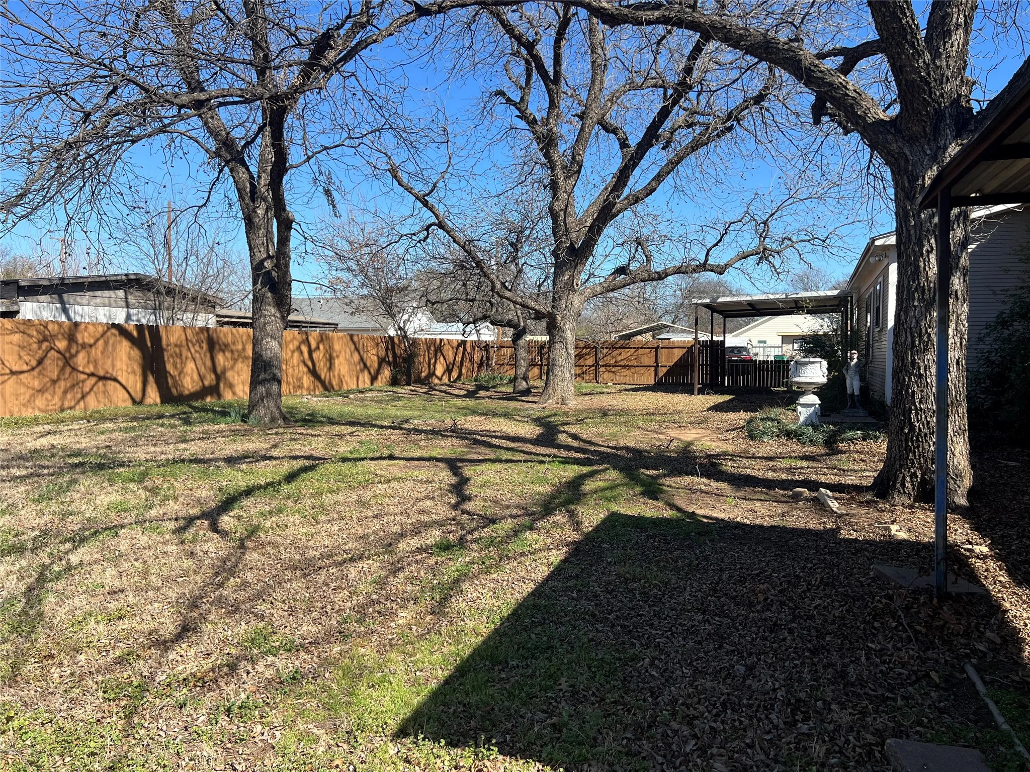 Single Family Residence For Sale in Clay County , 316 E Spring Street, Henrietta, Texas 76365, 2 Bedroom, 2 Bathroom, 2 Garage spaces, 1,810 Sqft, built in 1960, mls#21191992, Real Estate Agent in Henrietta, Homes For Sale in Clay county, Homes For Sale in Henrietta, Realtor in Henrietta Texas, Real Estate Brokerage Independent Realty Texas, Luminita Cordes Realtor