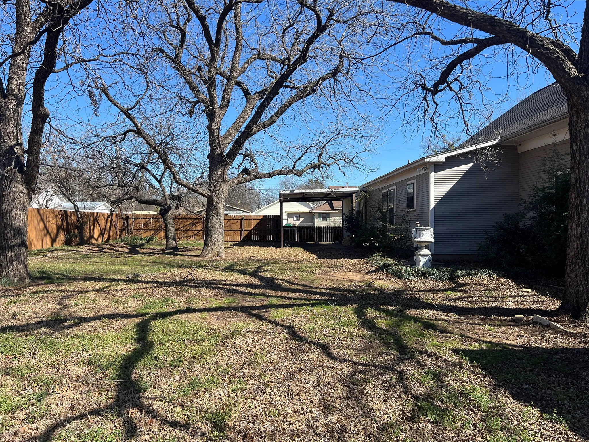 Single Family Residence For Sale in Clay County , 316 E Spring Street, Henrietta, Texas 76365, 2 Bedroom, 2 Bathroom, 2 Garage spaces, 1,810 Sqft, built in 1960, mls#21191992, Real Estate Agent in Henrietta, Homes For Sale in Clay county, Homes For Sale in Henrietta, Realtor in Henrietta Texas, Real Estate Brokerage Independent Realty Texas, Luminita Cordes Realtor
