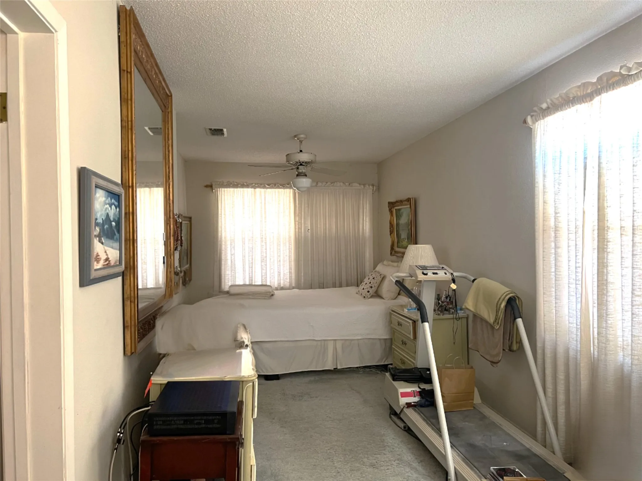Single Family Residence For Sale in Clay County , 316 E Spring Street, Henrietta, Texas 76365, 2 Bedroom, 2 Bathroom, 2 Garage spaces, 1,810 Sqft, built in 1960, mls#21191992, Real Estate Agent in Henrietta, Homes For Sale in Clay county, Homes For Sale in Henrietta, Realtor in Henrietta Texas, Real Estate Brokerage Independent Realty Texas, Luminita Cordes Realtor