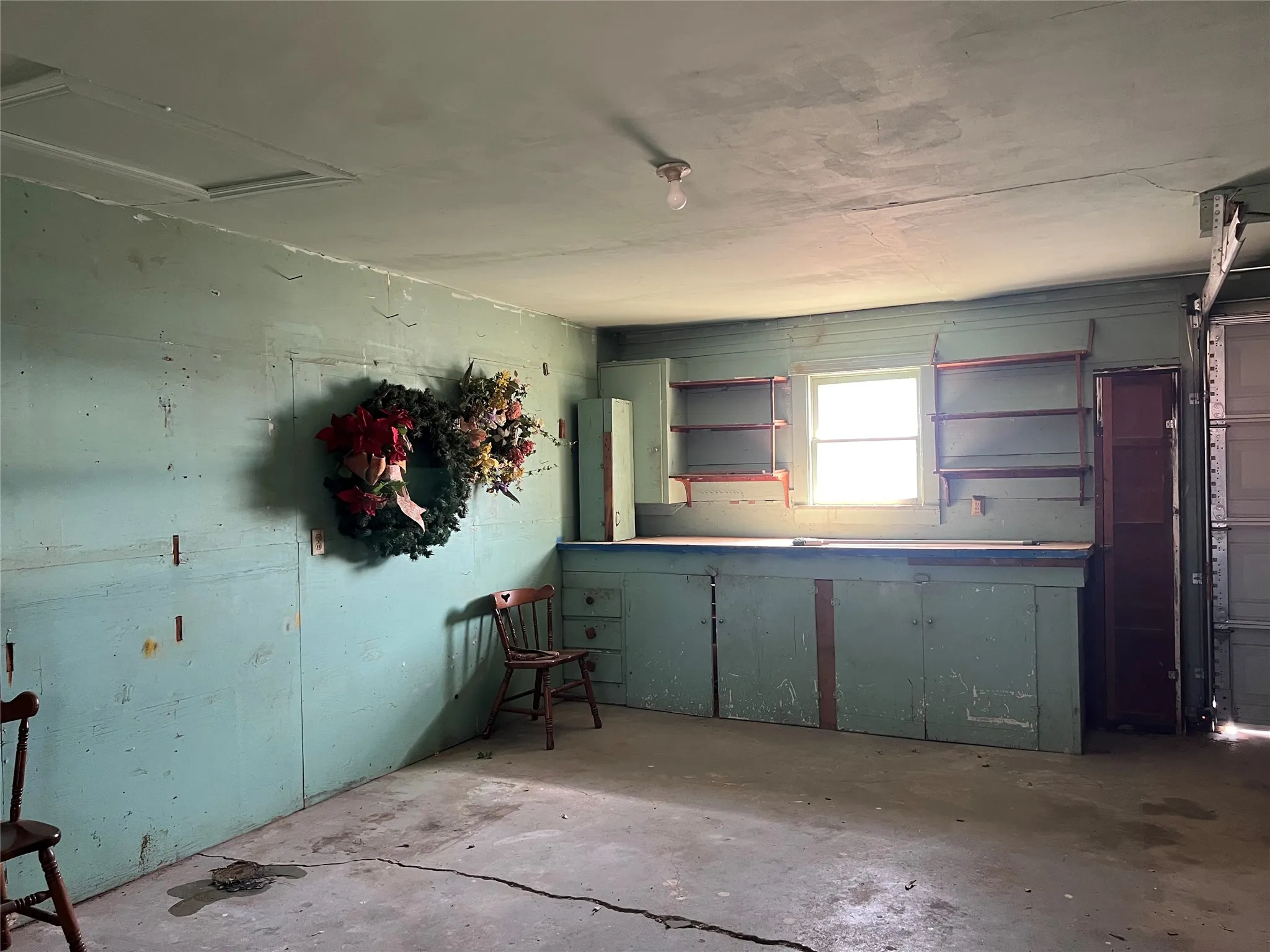 Single Family Residence For Sale in Clay County , 316 E Spring Street, Henrietta, Texas 76365, 2 Bedroom, 2 Bathroom, 2 Garage spaces, 1,810 Sqft, built in 1960, mls#21191992, Real Estate Agent in Henrietta, Homes For Sale in Clay county, Homes For Sale in Henrietta, Realtor in Henrietta Texas, Real Estate Brokerage Independent Realty Texas, Luminita Cordes Realtor