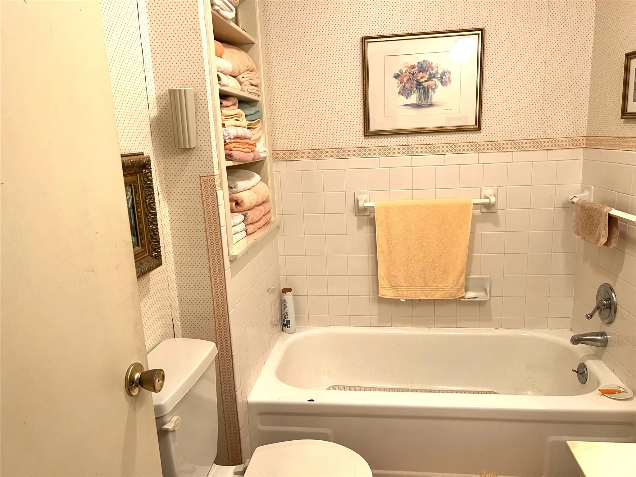 Single Family Residence For Sale in Clay County , 316 E Spring Street, Henrietta, Texas 76365, 2 Bedroom, 2 Bathroom, 2 Garage spaces, 1,810 Sqft, built in 1960, mls#21191992, Real Estate Agent in Henrietta, Homes For Sale in Clay county, Homes For Sale in Henrietta, Realtor in Henrietta Texas, Real Estate Brokerage Independent Realty Texas, Luminita Cordes Realtor