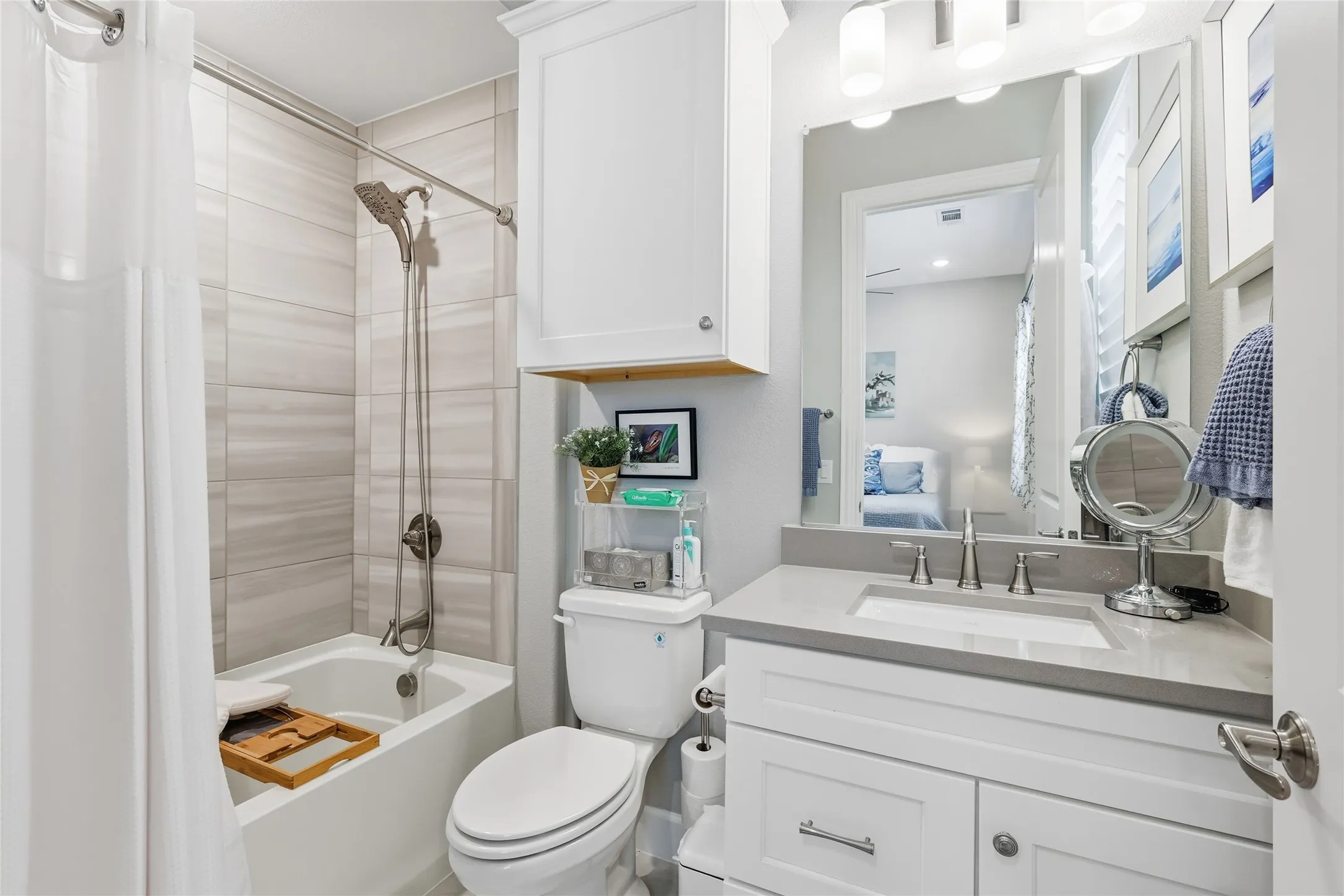 Single Family Residence For Sale in Denton County , 10720 Goodland Drive, Denton, Texas 76207, 3 Bedroom, 4 Bathroom, 3 Garage spaces, 3,055 Sqft, built in 2022, Preowned, mls#21191675, Real Estate Agent in Denton, Homes For Sale in Denton county, Homes For Sale in Denton, Realtor in Denton Texas, Real Estate Brokerage Independent Realty Texas, Luminita Cordes Realtor