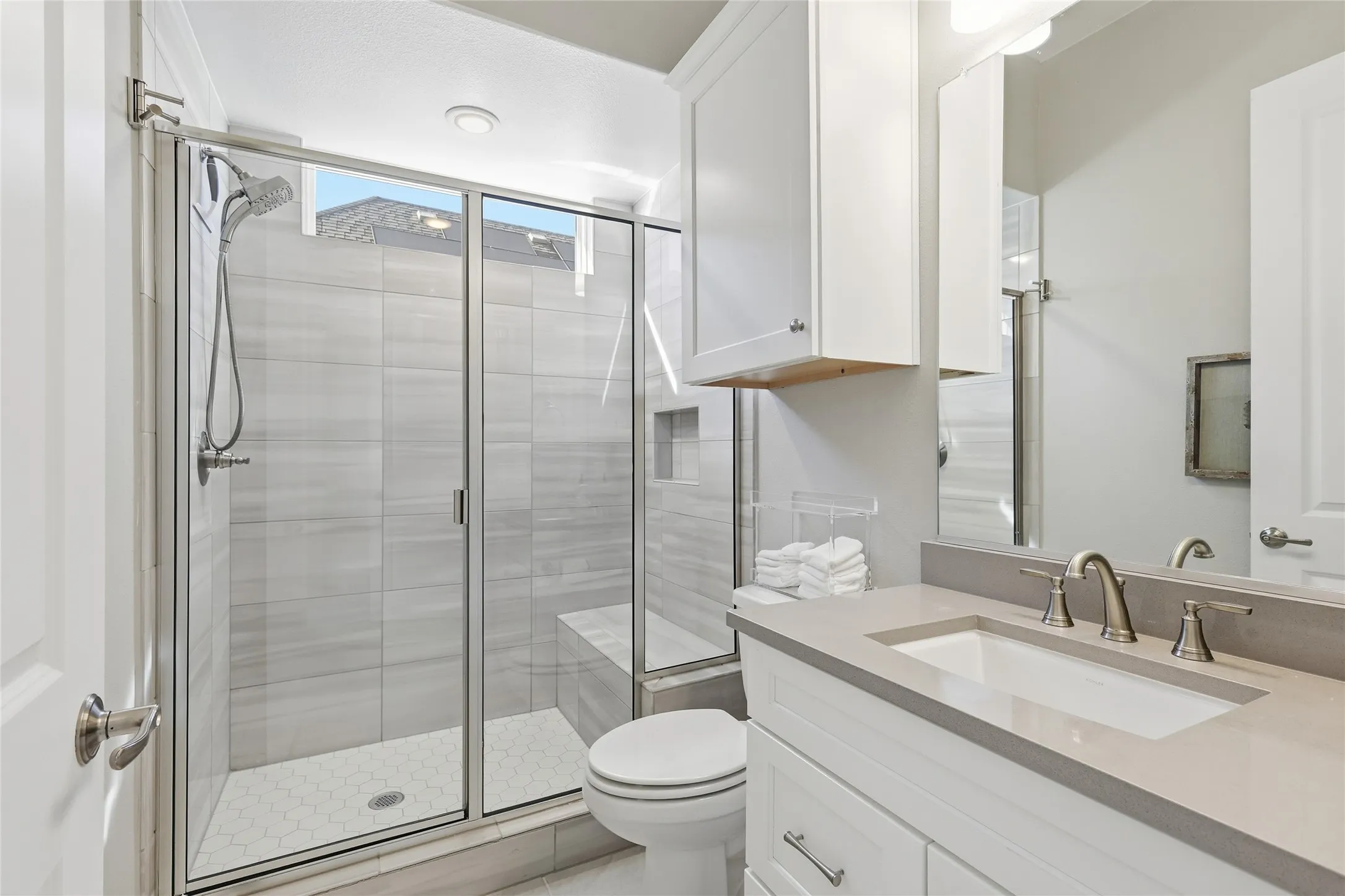 Single Family Residence For Sale in Denton County , 10720 Goodland Drive, Denton, Texas 76207, 3 Bedroom, 4 Bathroom, 3 Garage spaces, 3,055 Sqft, built in 2022, Preowned, mls#21191675, Real Estate Agent in Denton, Homes For Sale in Denton county, Homes For Sale in Denton, Realtor in Denton Texas, Real Estate Brokerage Independent Realty Texas, Luminita Cordes Realtor