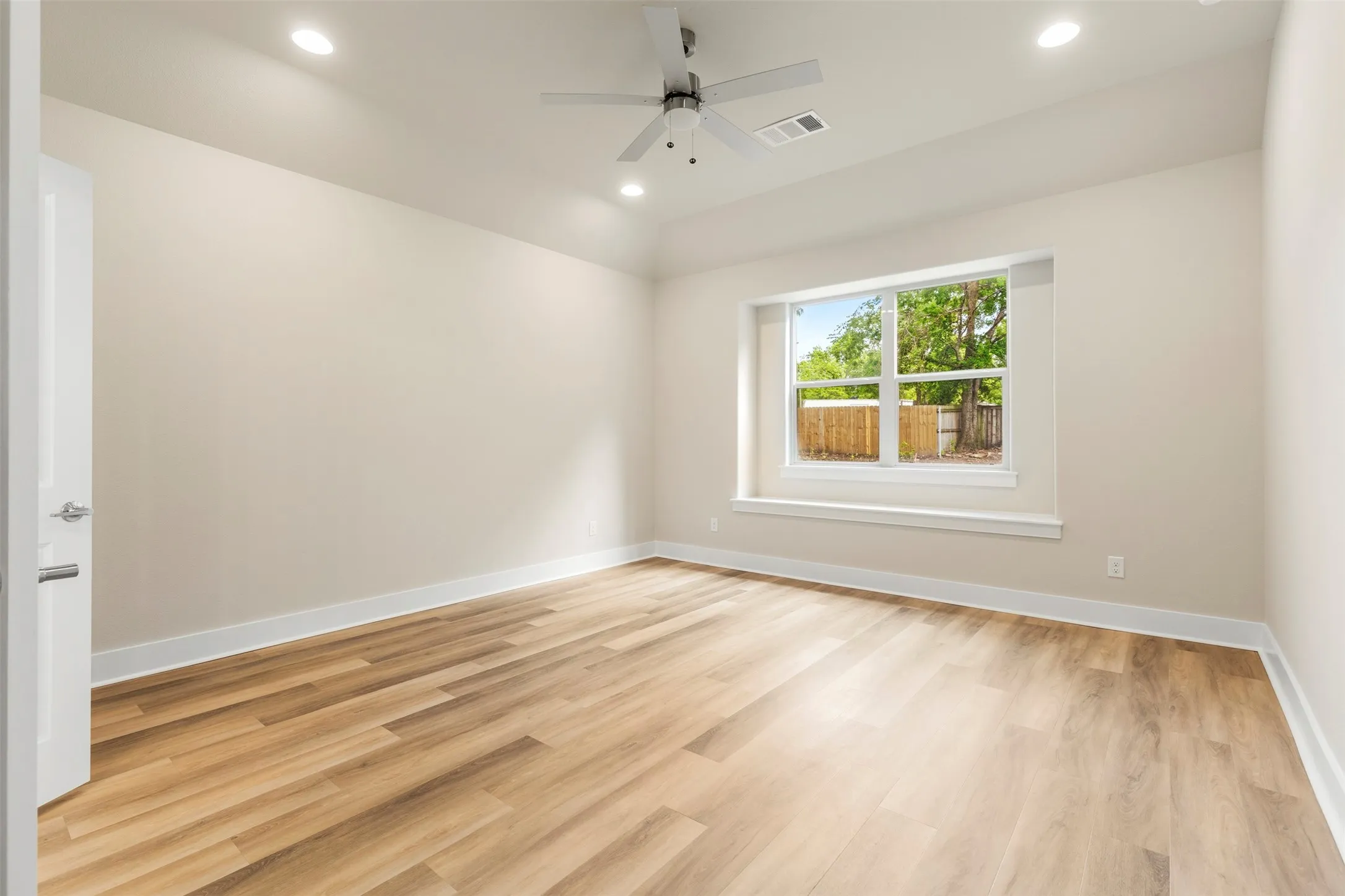 Single Family Residence For Sale in Grayson County , 710 E Mcgee Street, Sherman, Texas 75090, 3 Bedroom, 2 Bathroom, 2 Garage spaces, 1,826 Sqft, built in 2026, New Construction - Complete, mls#21191219, Real Estate Agent in Sherman, Homes For Sale in Grayson county, Homes For Sale in Sherman, Realtor in Sherman Texas, Real Estate Brokerage Independent Realty Texas, Luminita Cordes Realtor