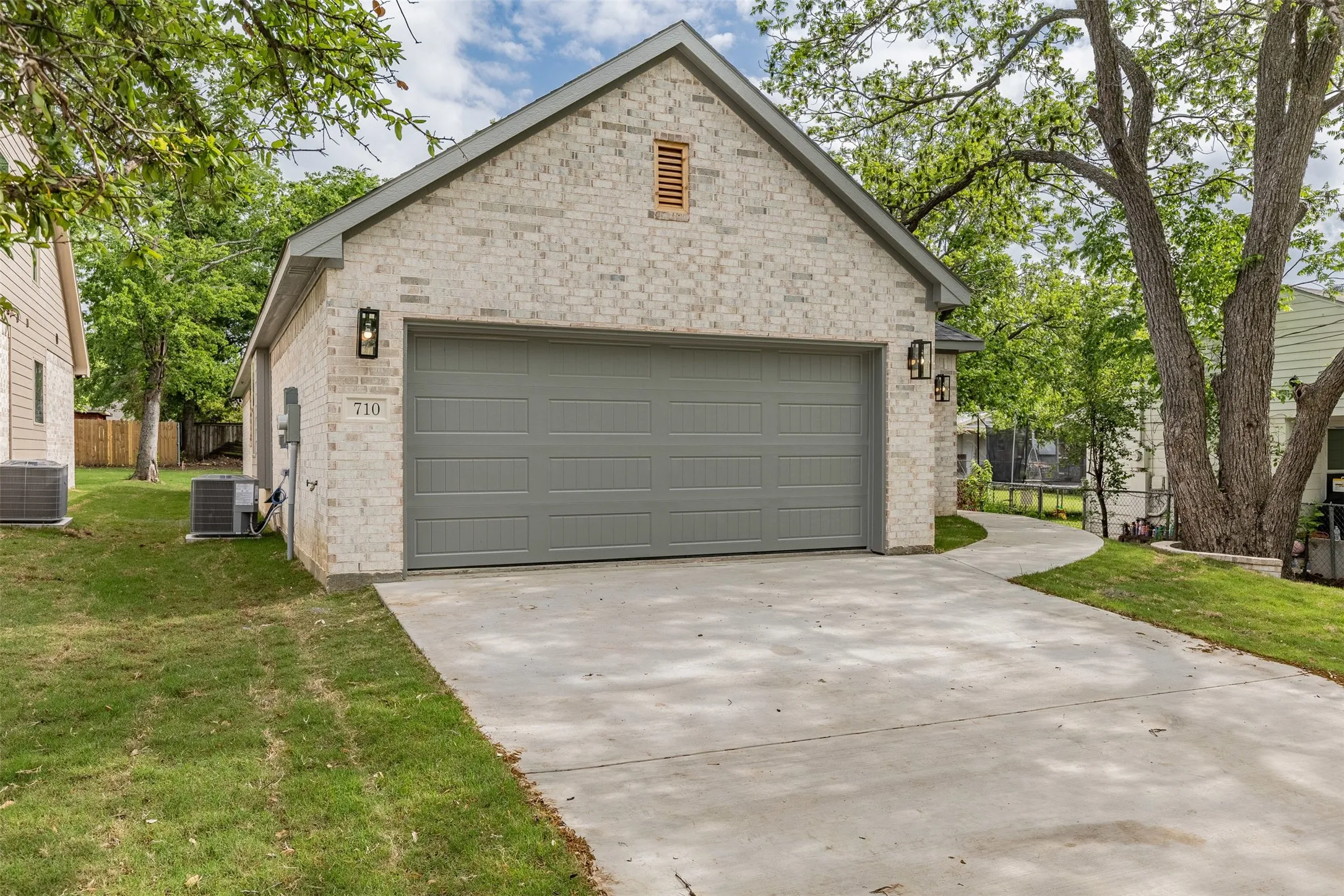 Single Family Residence For Sale in Grayson County , 710 E Mcgee Street, Sherman, Texas 75090, 3 Bedroom, 2 Bathroom, 2 Garage spaces, 1,826 Sqft, built in 2026, New Construction - Complete, mls#21191219, Real Estate Agent in Sherman, Homes For Sale in Grayson county, Homes For Sale in Sherman, Realtor in Sherman Texas, Real Estate Brokerage Independent Realty Texas, Luminita Cordes Realtor