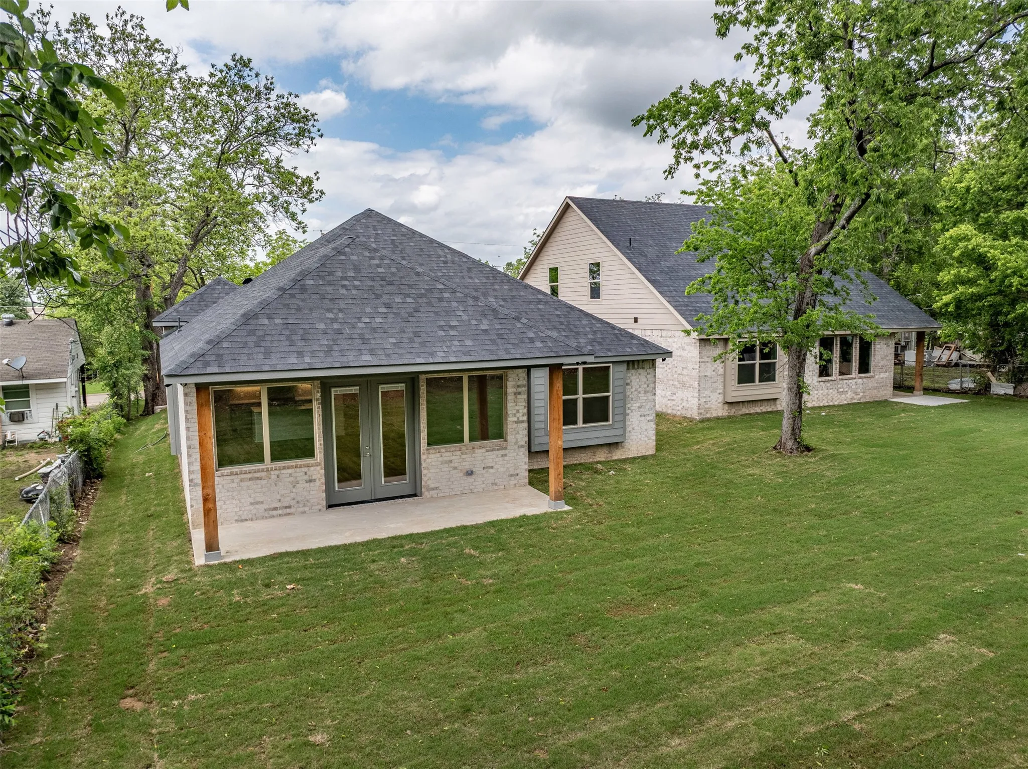 Single Family Residence For Sale in Grayson County , 710 E Mcgee Street, Sherman, Texas 75090, 3 Bedroom, 2 Bathroom, 2 Garage spaces, 1,826 Sqft, built in 2026, New Construction - Complete, mls#21191219, Real Estate Agent in Sherman, Homes For Sale in Grayson county, Homes For Sale in Sherman, Realtor in Sherman Texas, Real Estate Brokerage Independent Realty Texas, Luminita Cordes Realtor
