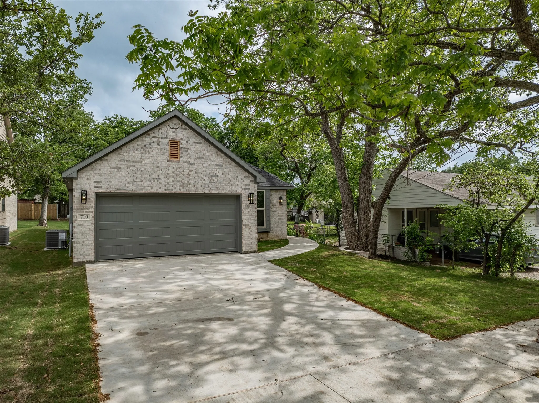 Single Family Residence For Sale in Grayson County , 710 E Mcgee Street, Sherman, Texas 75090, 3 Bedroom, 2 Bathroom, 2 Garage spaces, 1,826 Sqft, built in 2026, New Construction - Complete, mls#21191219, Real Estate Agent in Sherman, Homes For Sale in Grayson county, Homes For Sale in Sherman, Realtor in Sherman Texas, Real Estate Brokerage Independent Realty Texas, Luminita Cordes Realtor
