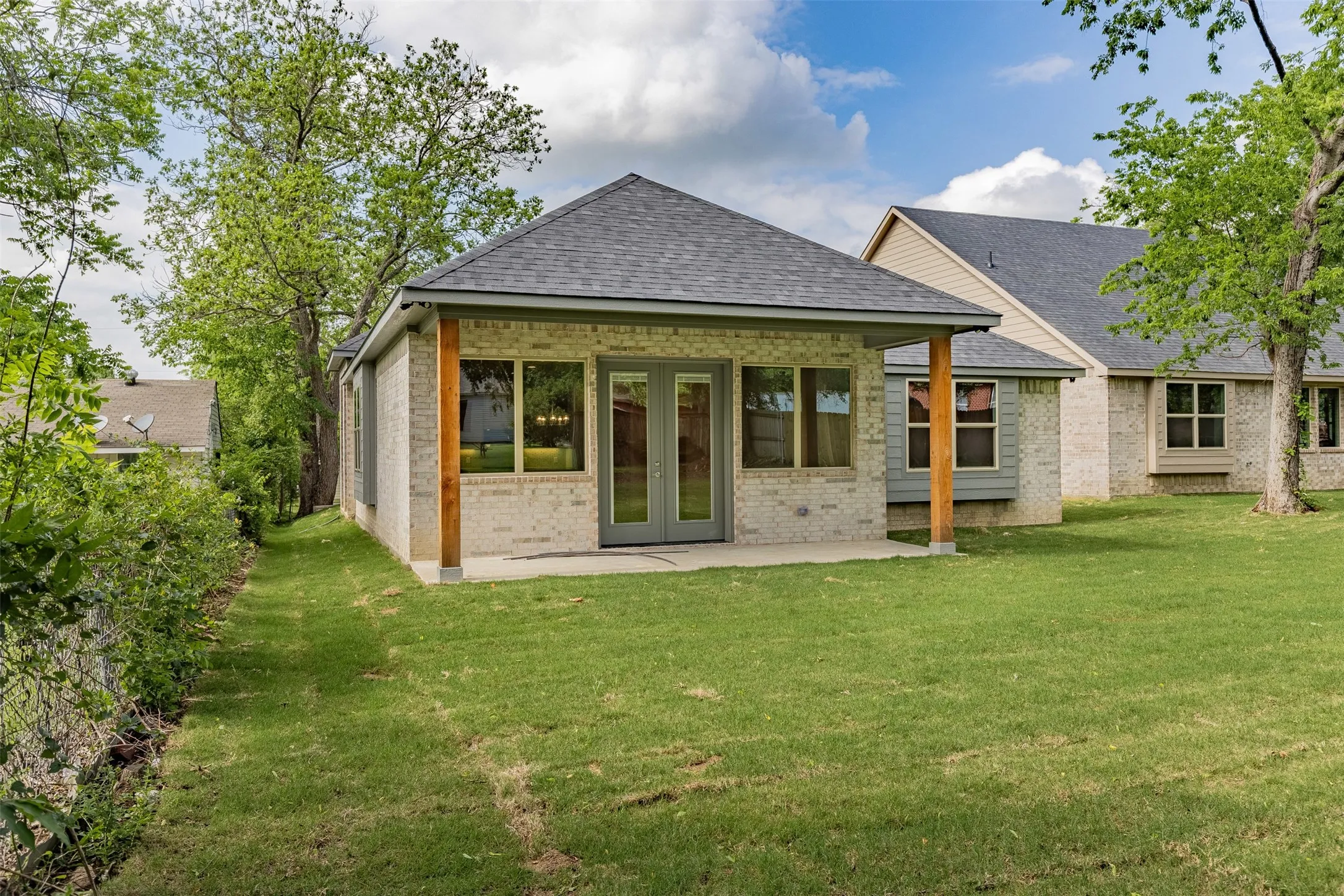 Single Family Residence For Sale in Grayson County , 710 E Mcgee Street, Sherman, Texas 75090, 3 Bedroom, 2 Bathroom, 2 Garage spaces, 1,826 Sqft, built in 2026, New Construction - Complete, mls#21191219, Real Estate Agent in Sherman, Homes For Sale in Grayson county, Homes For Sale in Sherman, Realtor in Sherman Texas, Real Estate Brokerage Independent Realty Texas, Luminita Cordes Realtor