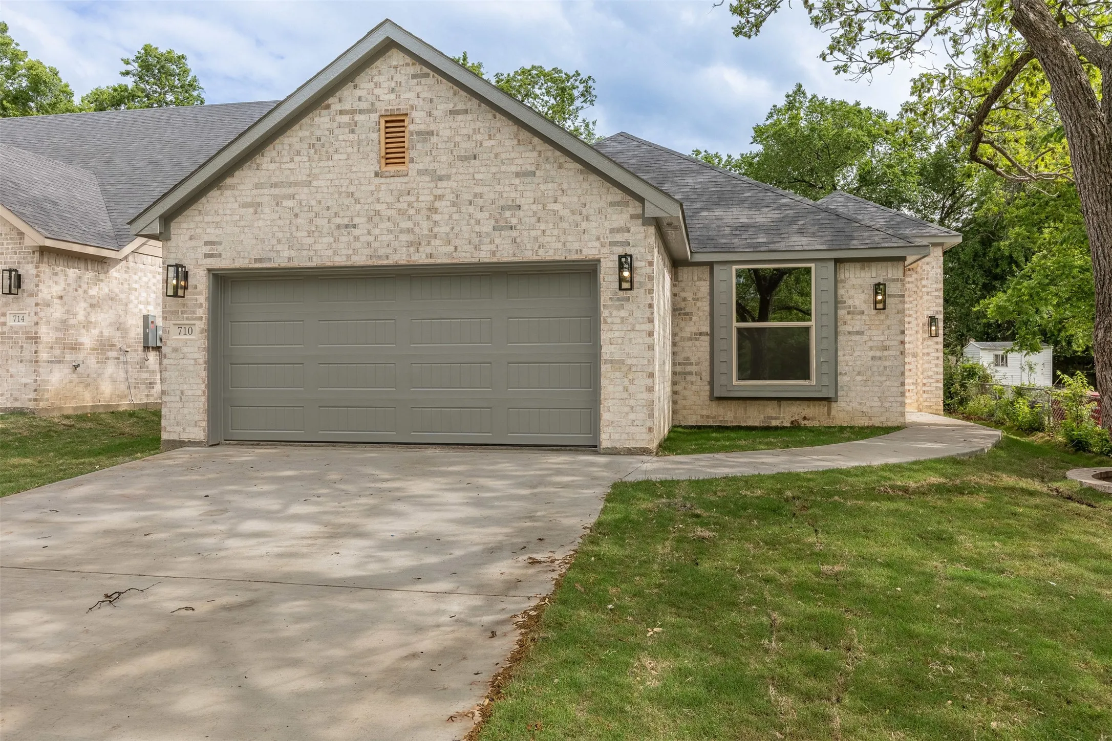 Single Family Residence For Sale in Grayson County , 710 E Mcgee Street, Sherman, Texas 75090, 3 Bedroom, 2 Bathroom, 2 Garage spaces, 1,826 Sqft, built in 2026, New Construction - Complete, mls#21191219, Real Estate Agent in Sherman, Homes For Sale in Grayson county, Homes For Sale in Sherman, Realtor in Sherman Texas, Real Estate Brokerage Independent Realty Texas, Luminita Cordes Realtor