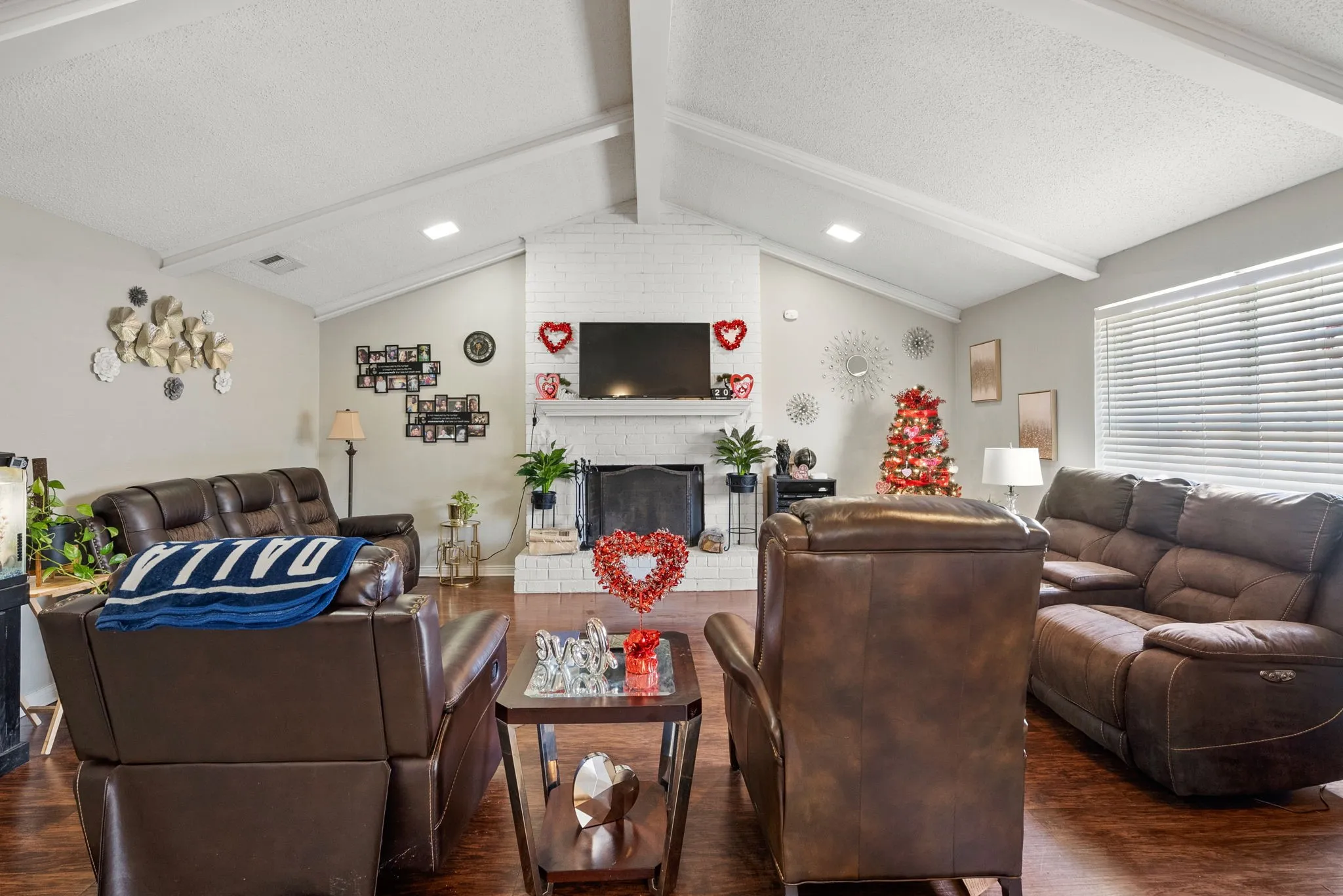 Duplex For Sale in Smith County , 2103 Easy Street, Tyler, Texas 75703, 6 Bedroom, 4 Bathroom, Garage spaces, 0 Sqft, built in 1975, Preowned, mls#21189316, Real Estate Agent in Tyler, Homes For Sale in Smith county, Homes For Sale in Tyler, Realtor in Tyler Texas, Real Estate Brokerage Independent Realty Texas, Luminita Cordes Realtor