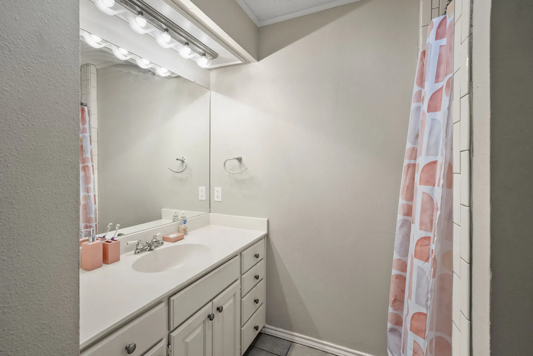 Duplex For Sale in Smith County , 2103 Easy Street, Tyler, Texas 75703, 6 Bedroom, 4 Bathroom, Garage spaces, 0 Sqft, built in 1975, Preowned, mls#21189316, Real Estate Agent in Tyler, Homes For Sale in Smith county, Homes For Sale in Tyler, Realtor in Tyler Texas, Real Estate Brokerage Independent Realty Texas, Luminita Cordes Realtor