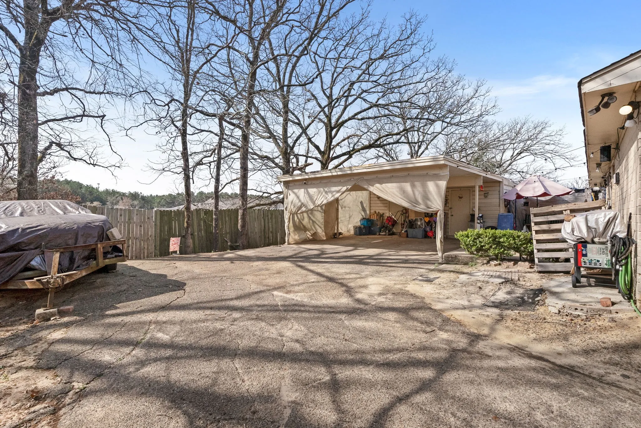 Duplex For Sale in Smith County , 2103 Easy Street, Tyler, Texas 75703, 6 Bedroom, 4 Bathroom, Garage spaces, 0 Sqft, built in 1975, Preowned, mls#21189316, Real Estate Agent in Tyler, Homes For Sale in Smith county, Homes For Sale in Tyler, Realtor in Tyler Texas, Real Estate Brokerage Independent Realty Texas, Luminita Cordes Realtor