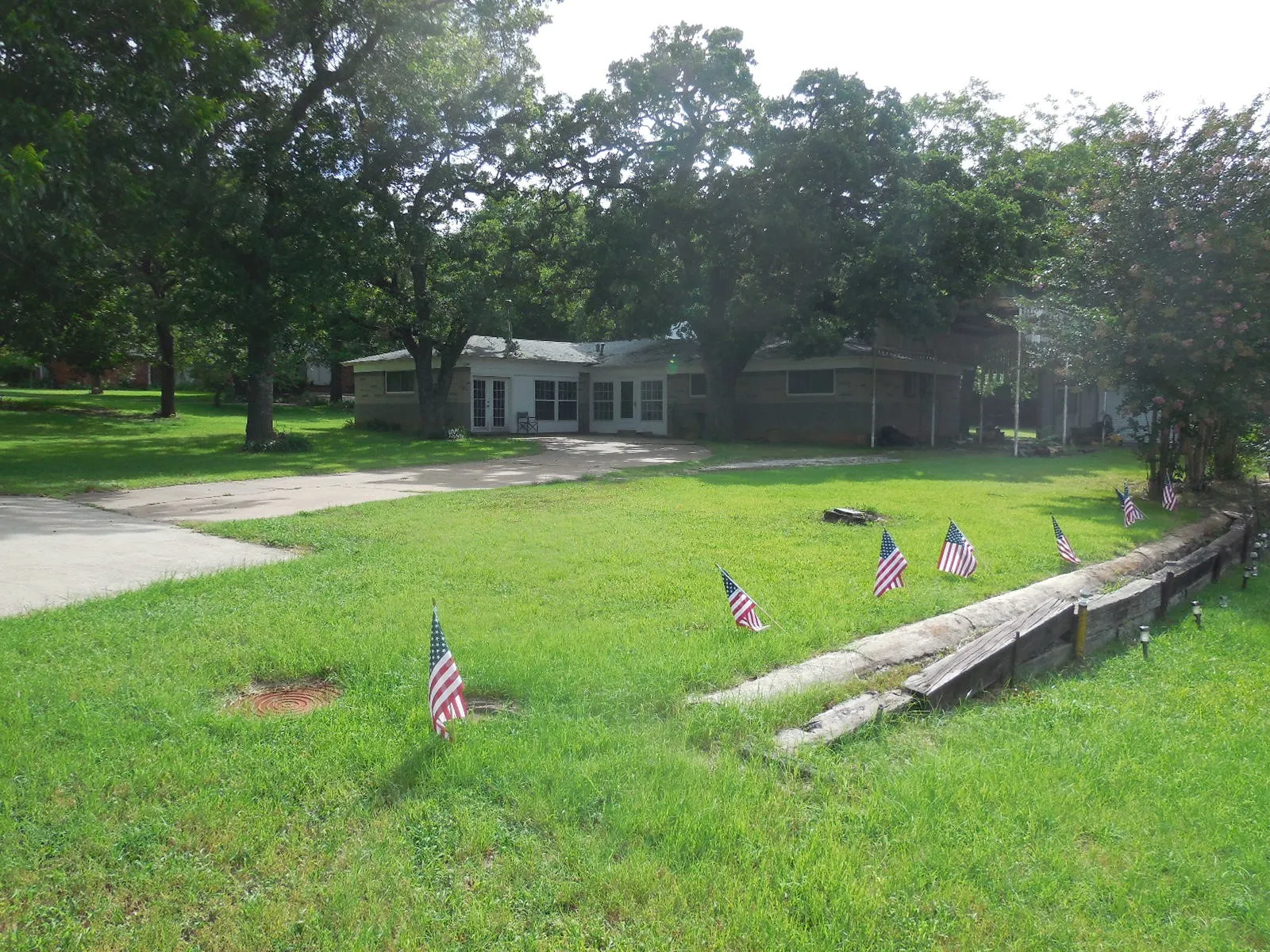 Single Family Residence For Sale in Eastland County , 209 Breckenridge Highway, Ranger, Texas 76470, 3 Bedroom, 2 Bathroom, 1 Garage spaces, 2,034 Sqft, built in 1960, mls#21192115, Real Estate Agent in Ranger, Homes For Sale in Eastland county, Homes For Sale in Ranger, Realtor in Ranger Texas, Real Estate Brokerage Independent Realty Texas, Luminita Cordes Realtor