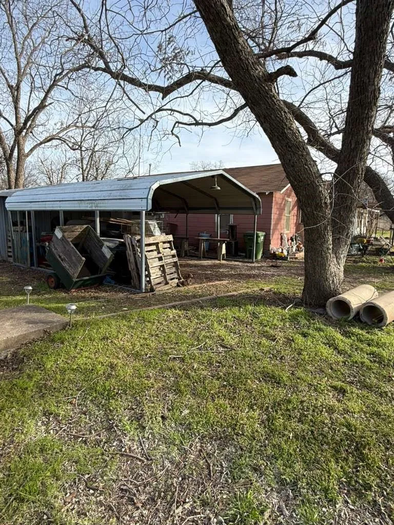 Single Family Residence For Sale in Bosque County , 710 Whitney Street, Morgan, Texas 76671, 3 Bedroom, 1 Bathroom, Garage spaces, 1,008 Sqft, built in 1955, mls#21190301, Real Estate Agent in Morgan, Homes For Sale in Bosque county, Homes For Sale in Morgan, Realtor in Morgan Texas, Real Estate Brokerage Independent Realty Texas, Luminita Cordes Realtor