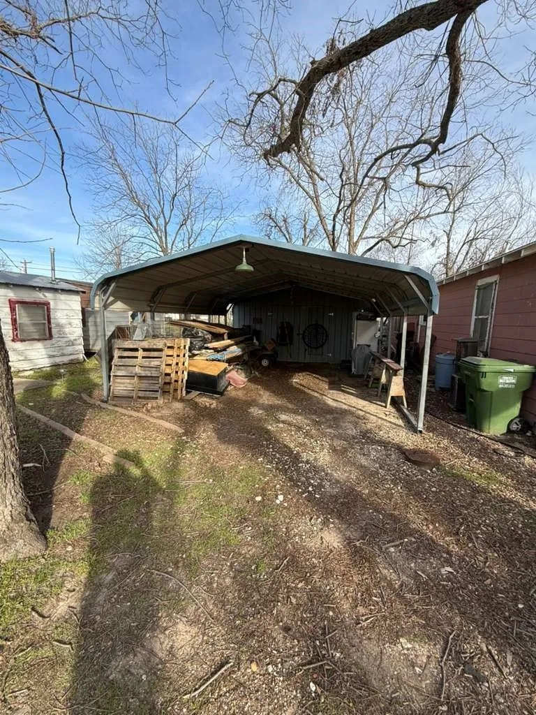 Single Family Residence For Sale in Bosque County , 710 Whitney Street, Morgan, Texas 76671, 3 Bedroom, 1 Bathroom, Garage spaces, 1,008 Sqft, built in 1955, mls#21190301, Real Estate Agent in Morgan, Homes For Sale in Bosque county, Homes For Sale in Morgan, Realtor in Morgan Texas, Real Estate Brokerage Independent Realty Texas, Luminita Cordes Realtor