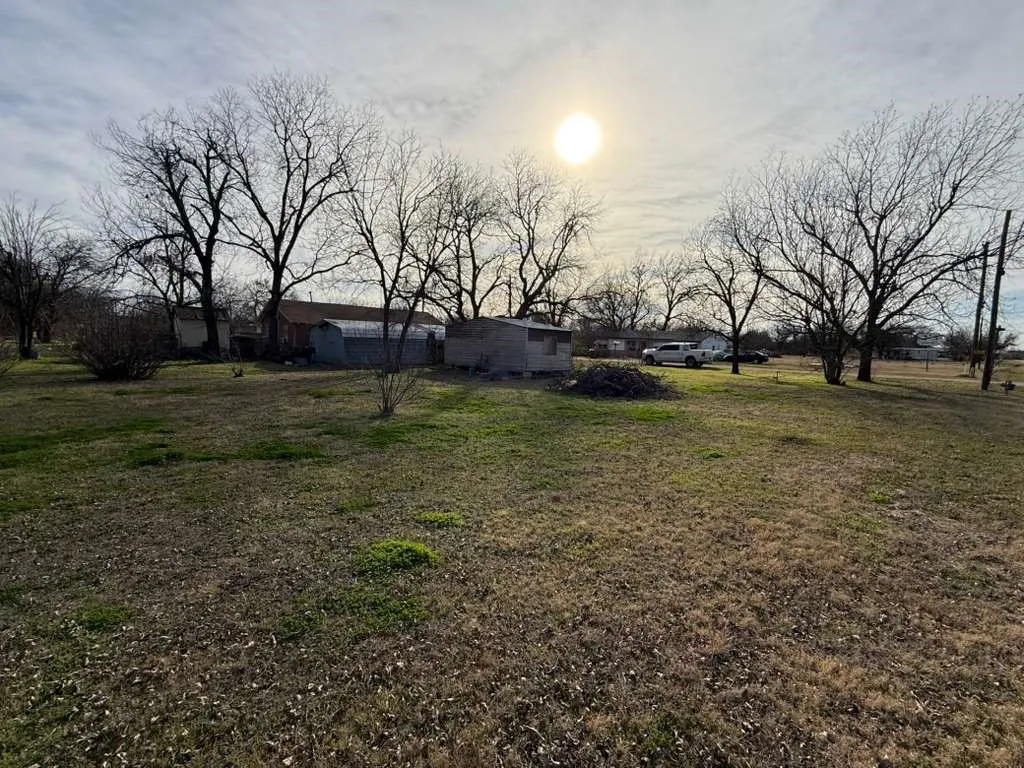 Yard at dusk featuring a yard