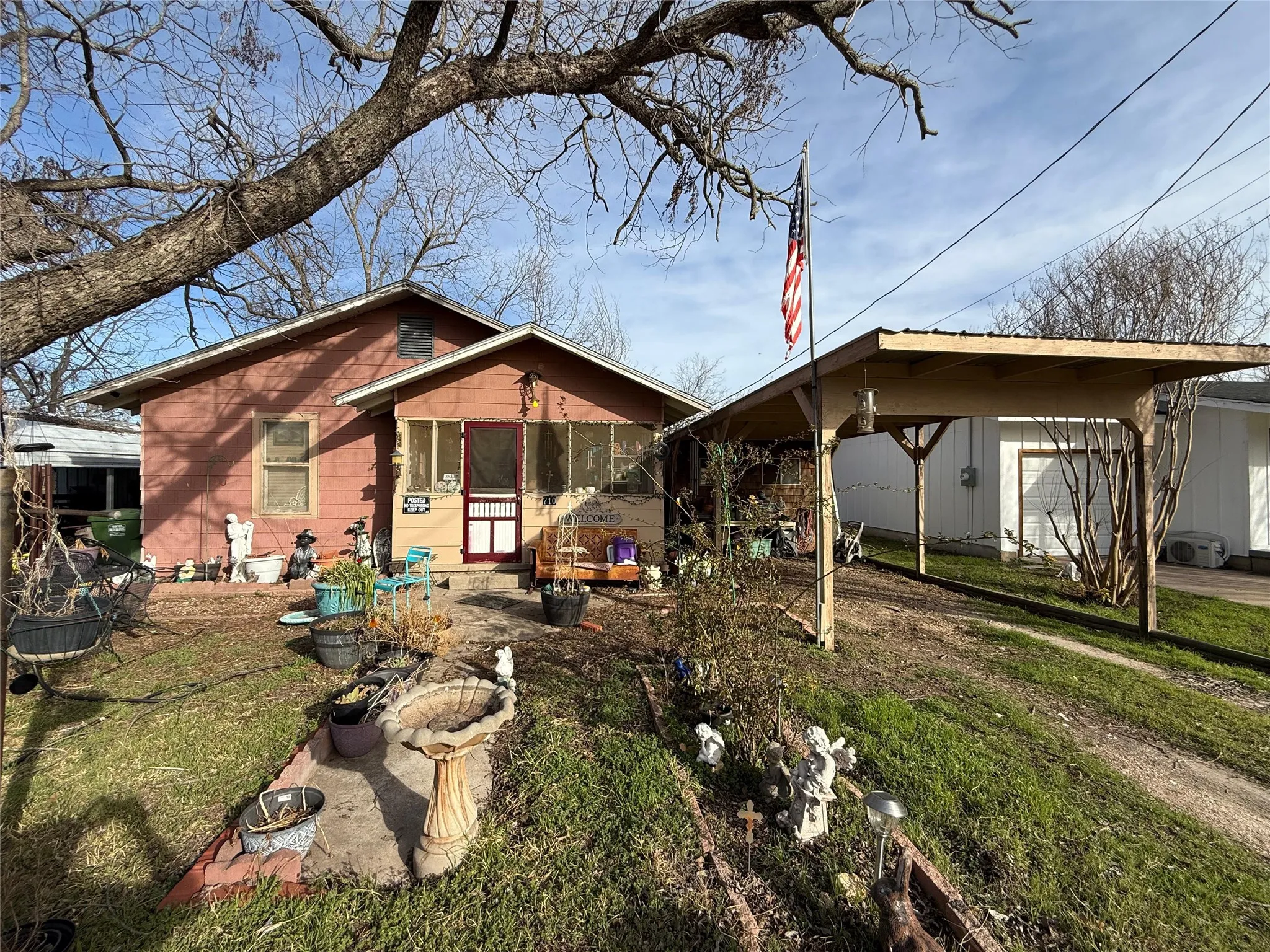 Single Family Residence For Sale in Bosque County , 710 Whitney Street, Morgan, Texas 76671, 3 Bedroom, 1 Bathroom, Garage spaces, 1,008 Sqft, built in 1955, mls#21190301, Real Estate Agent in Morgan, Homes For Sale in Bosque county, Homes For Sale in Morgan, Realtor in Morgan Texas, Real Estate Brokerage Independent Realty Texas, Luminita Cordes Realtor