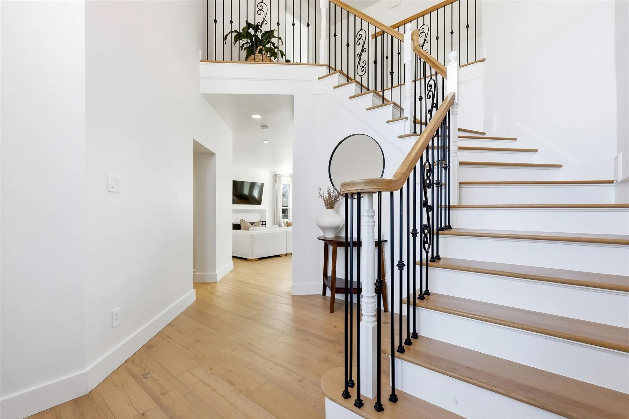Single Family Residence For Sale in Denton County , 2909 Purple Sage Drive, Flower Mound, Texas 75028, 4 Bedroom, 3 Bathroom, 2 Garage spaces, 2,509 Sqft, built in 1993, mls#21192175, Real Estate Agent in Flower Mound, Homes For Sale in Denton county, Homes For Sale in Flower Mound, Realtor in Flower Mound Texas, Real Estate Brokerage Independent Realty Texas, Luminita Cordes Realtor