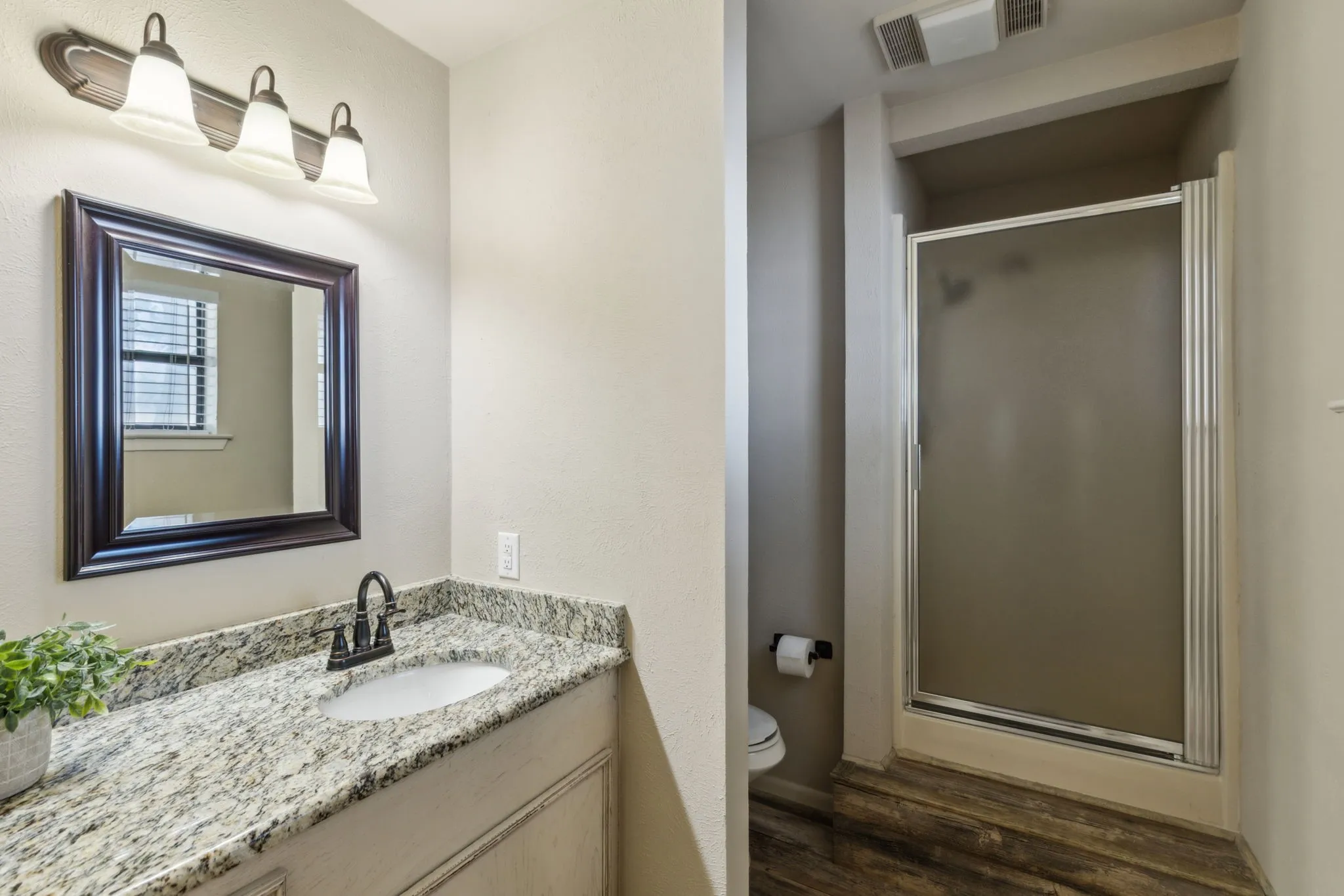 En suite bathroom for guest suite.