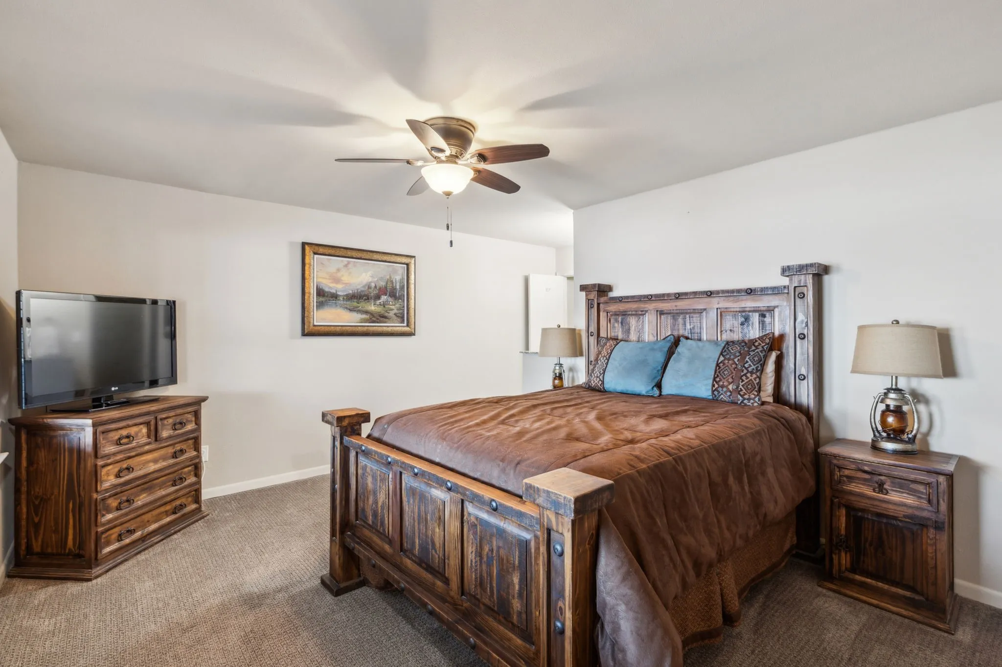 Guest suite with en suite bathroom and walk in closet.