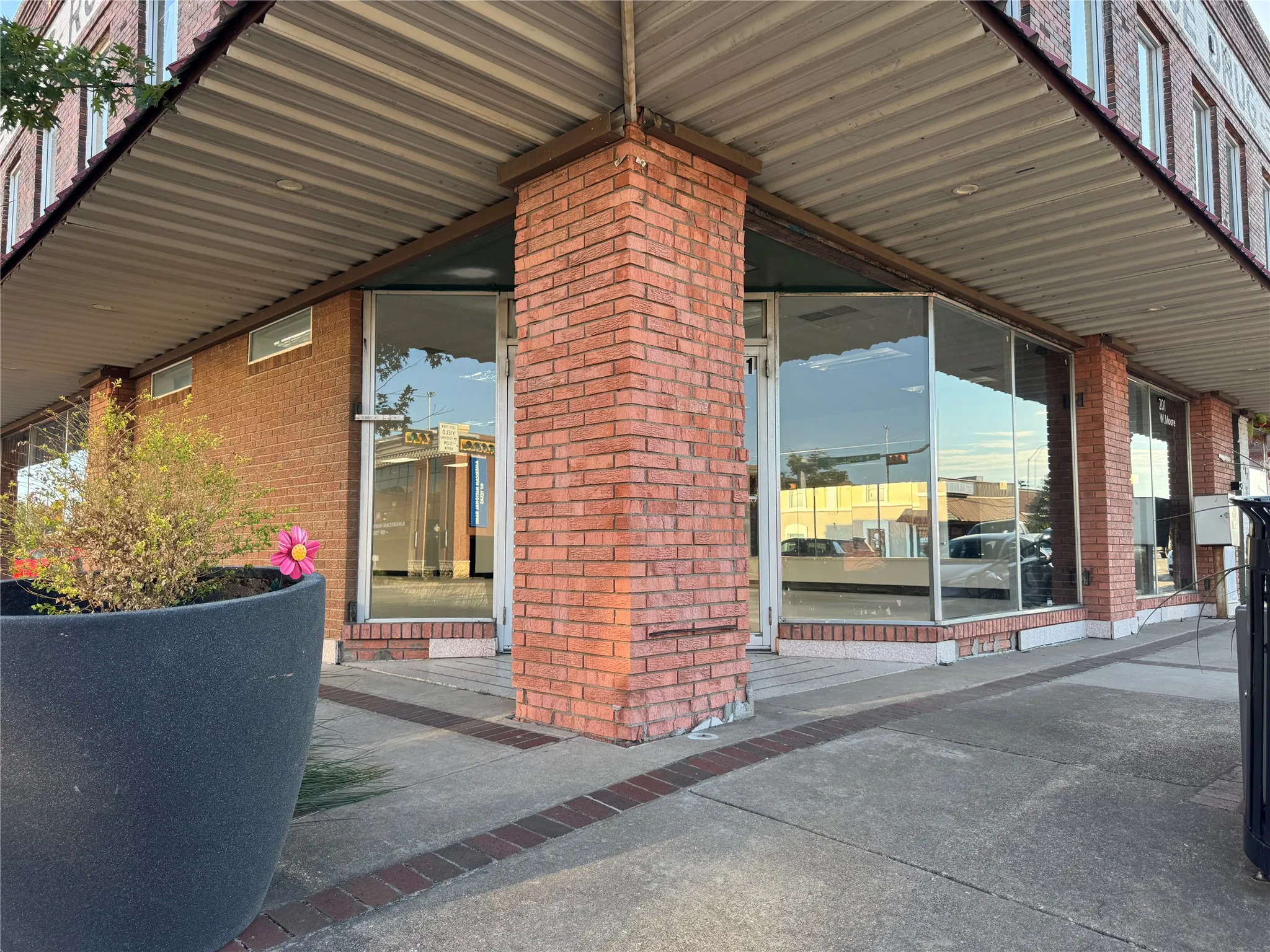 Retail For Rent in Kaufman County , 201 W Moore Avenue, Terrell, Texas 75160, 0, 0, Garage spaces, 0 Sqft, built in 1925, Preowned, mls#21191024, Real Estate Agent in Terrell, Homes For Rent in Kaufman county, Homes For Rent in Terrell, Realtor in Terrell Texas, Real Estate Brokerage Independent Realty Texas, Luminita Cordes Realtor