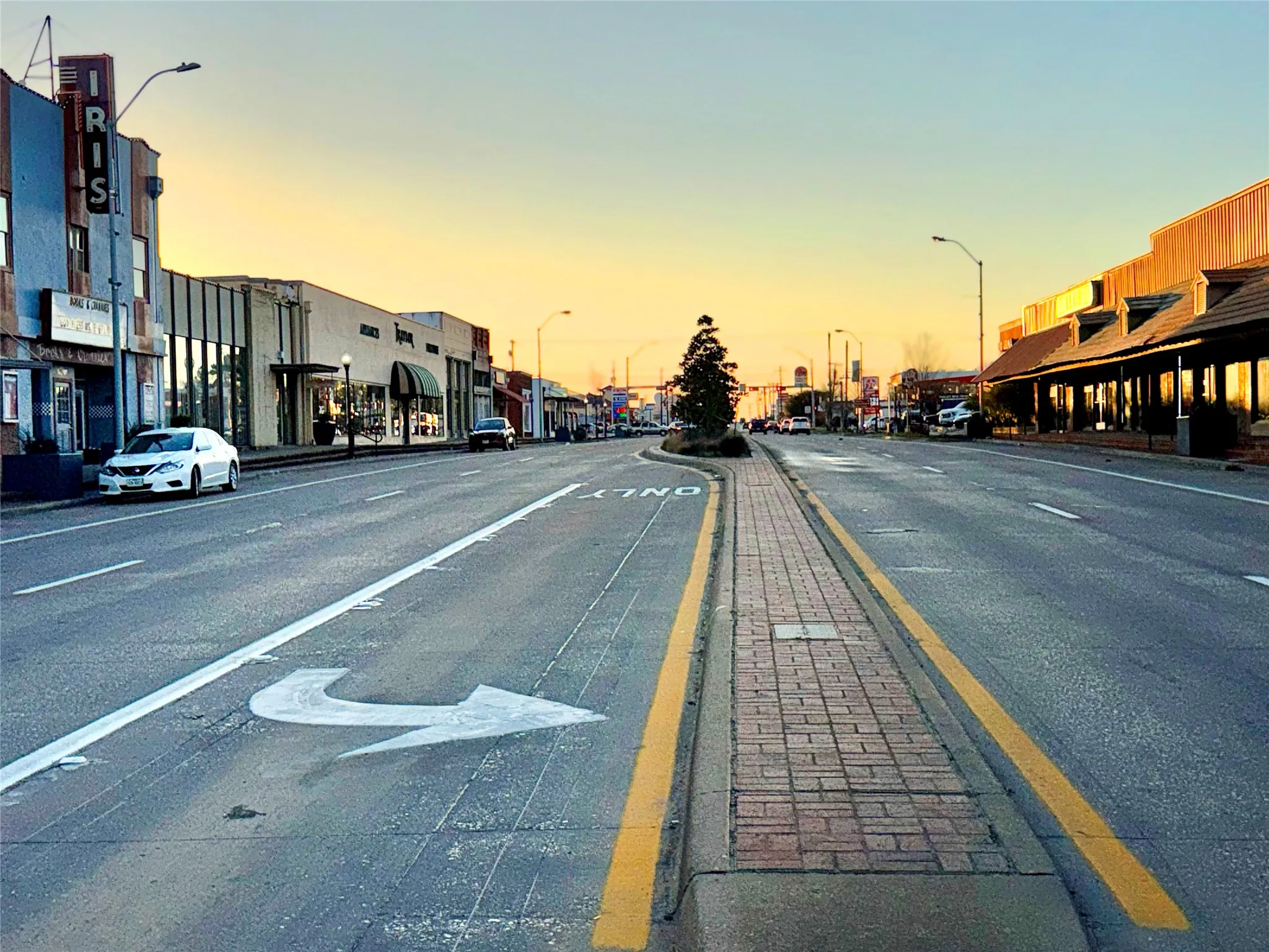 Retail For Rent in Kaufman County , 201 W Moore Avenue, Terrell, Texas 75160, 0, 0, Garage spaces, 0 Sqft, built in 1925, Preowned, mls#21191024, Real Estate Agent in Terrell, Homes For Rent in Kaufman county, Homes For Rent in Terrell, Realtor in Terrell Texas, Real Estate Brokerage Independent Realty Texas, Luminita Cordes Realtor