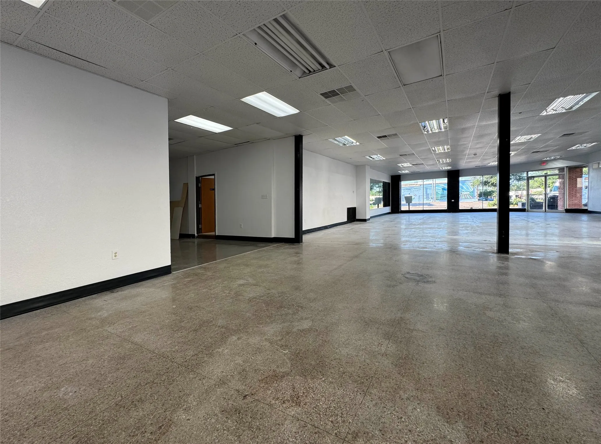 Retail For Rent in Kaufman County , 201 W Moore Avenue, Terrell, Texas 75160, 0, 0, Garage spaces, 0 Sqft, built in 1925, Preowned, mls#21191024, Real Estate Agent in Terrell, Homes For Rent in Kaufman county, Homes For Rent in Terrell, Realtor in Terrell Texas, Real Estate Brokerage Independent Realty Texas, Luminita Cordes Realtor