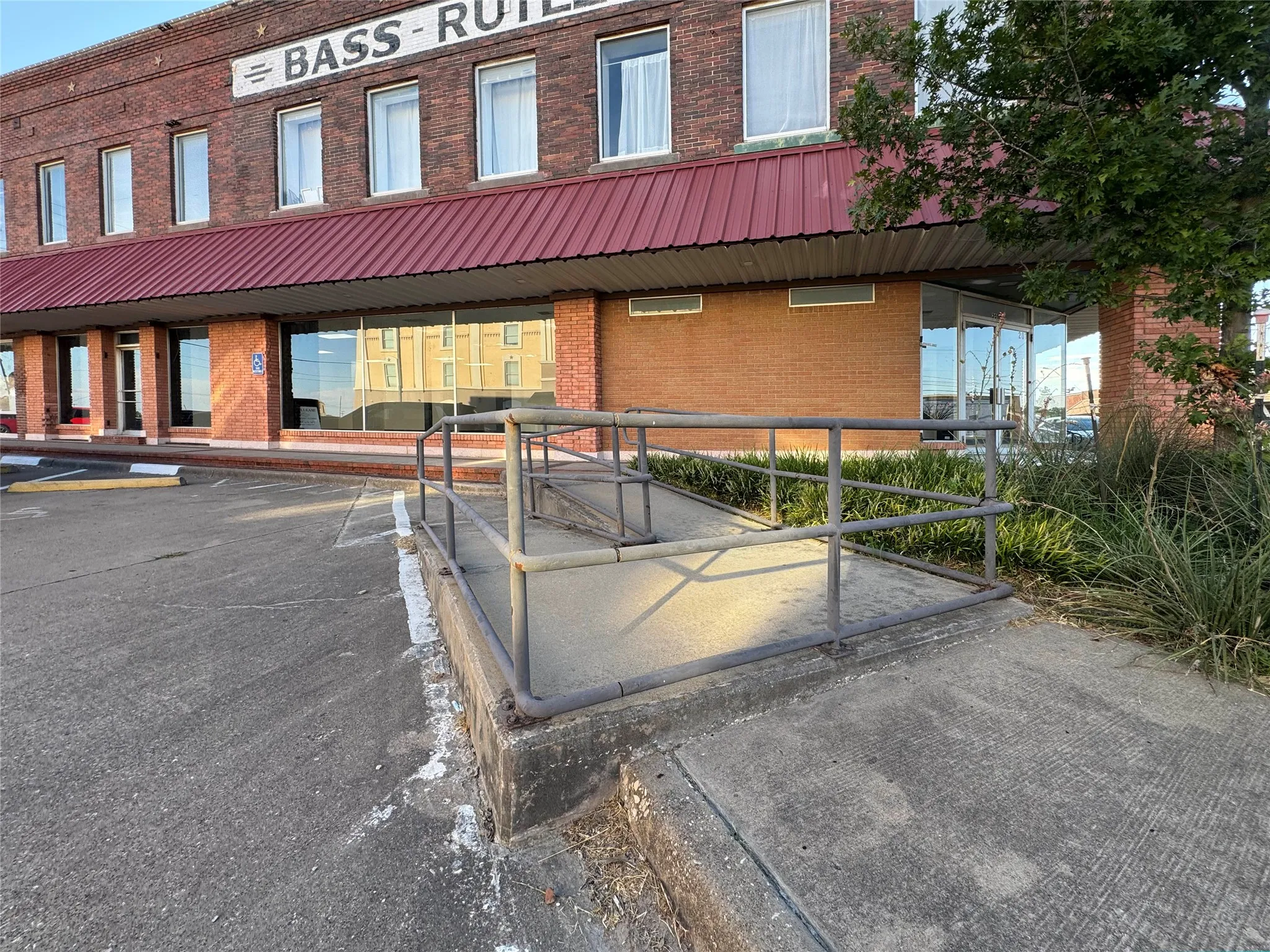 Retail For Rent in Kaufman County , 201 W Moore Avenue, Terrell, Texas 75160, 0, 0, Garage spaces, 0 Sqft, built in 1925, Preowned, mls#21191024, Real Estate Agent in Terrell, Homes For Rent in Kaufman county, Homes For Rent in Terrell, Realtor in Terrell Texas, Real Estate Brokerage Independent Realty Texas, Luminita Cordes Realtor