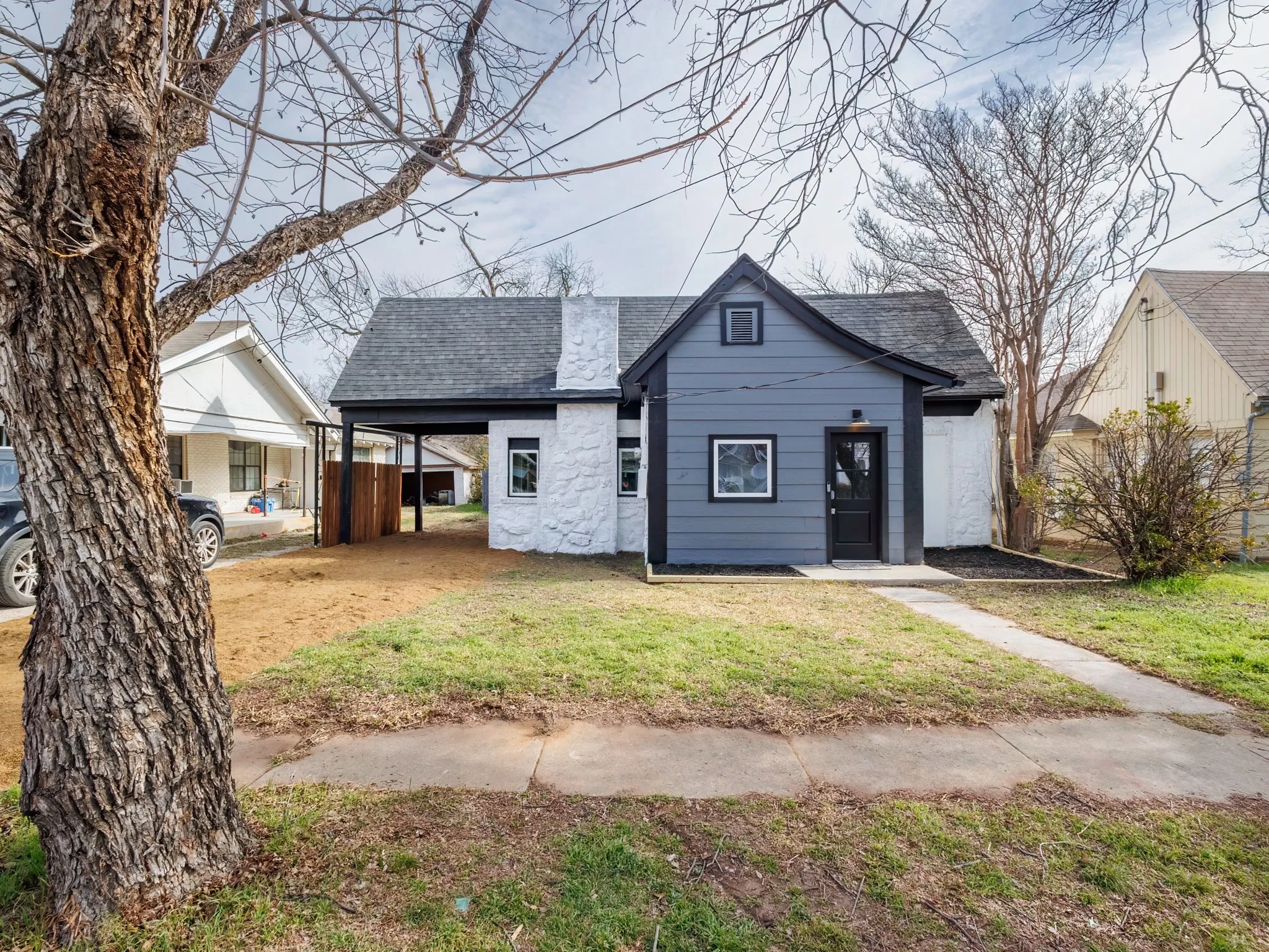 Single Family Residence For Sale in Brown County , 1610 1st Street, Brownwood, Texas 76801, 2 Bedrooms, 1 Bathroom, Garage spaces, 1,484 Sqft, built in 0, Preowned, Price $174,900, mls#21189641, Real Estate Agent in Brownwood, Homes For Sale in Brown county, Homes For Sale in Brownwood, Realtor in Brownwood Texas, Real Estate Brokerage Independent Realty Texas, Luminita Cordes Realtor