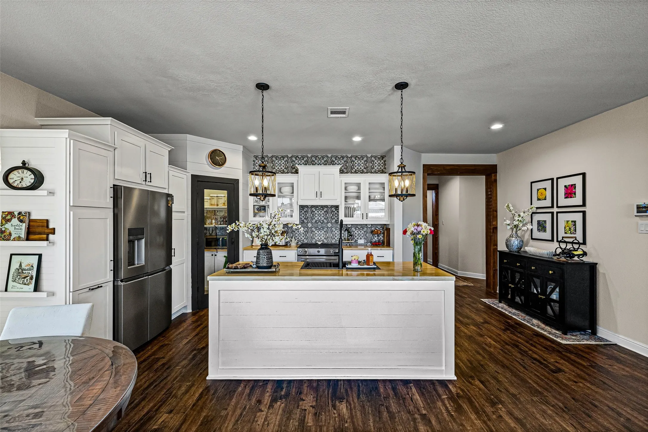 Single Family Residence For Sale in Parker County , 2373 Briscoe Ranch Drive, Weatherford, Texas 76087, 4 Bedroom, 2 Bathroom, 2 Garage spaces, 1,659 Sqft, built in 2022, mls#21191761, Real Estate Agent in Weatherford, Homes For Sale in Parker county, Homes For Sale in Weatherford, Realtor in Weatherford Texas, Real Estate Brokerage Independent Realty Texas, Luminita Cordes Realtor