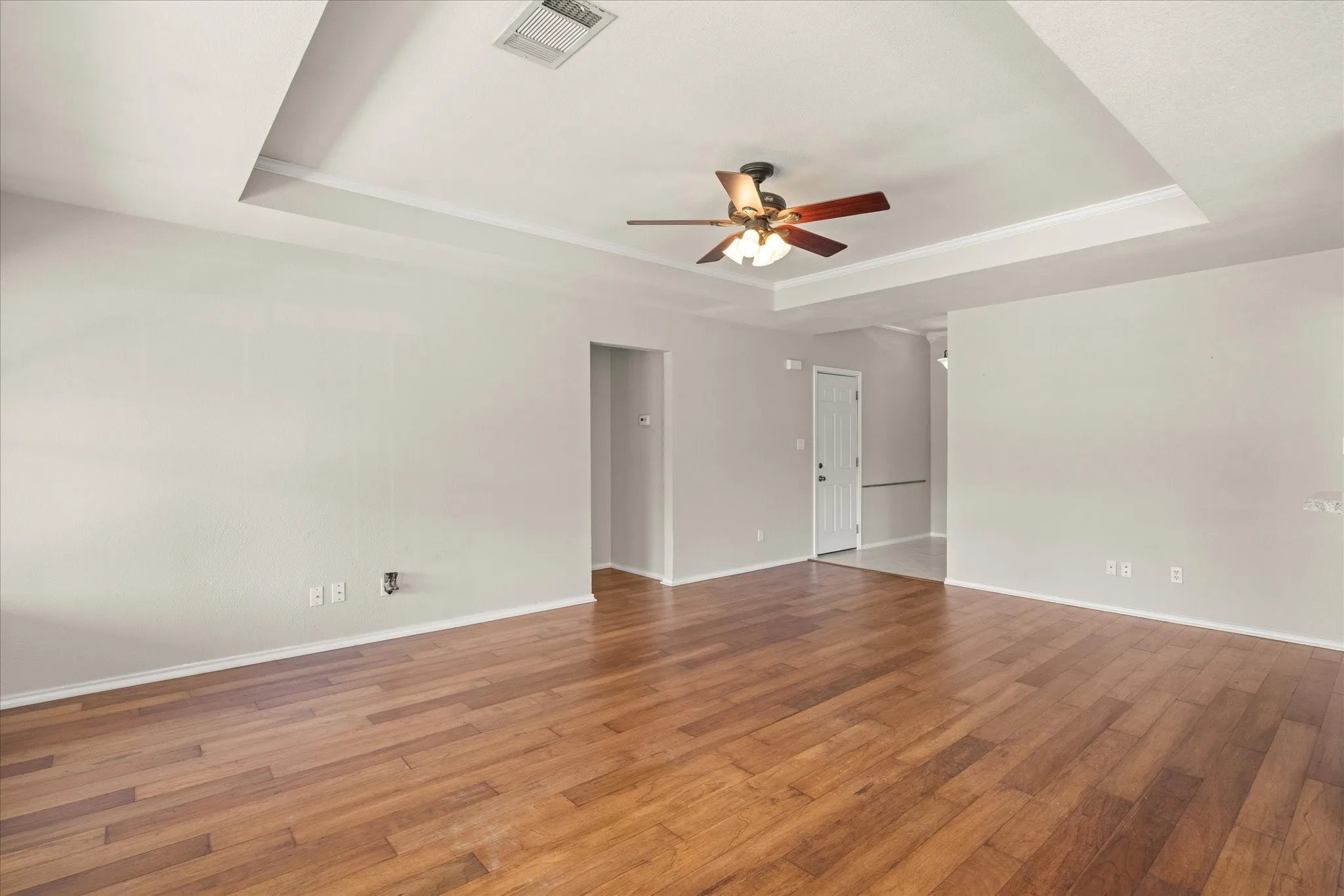 view of vaulted Ceiling in the liviing room