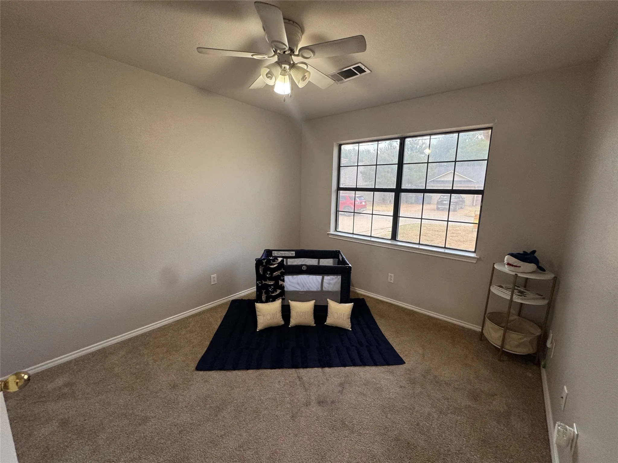 Large windows, ceiling fan, carpet