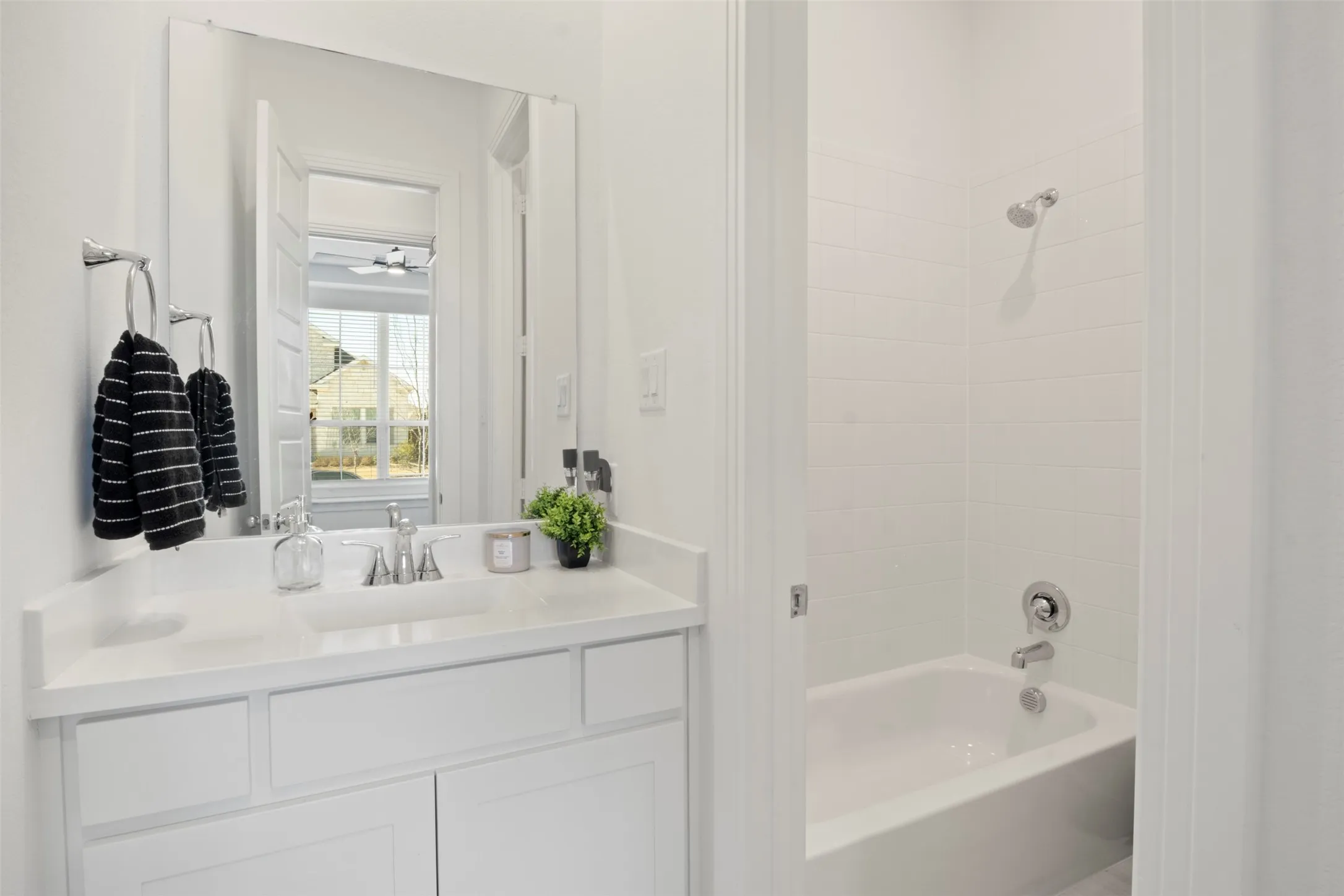 Single Family Residence For Sale in Denton County , 1909 Prickly Poppy Court, Aubrey, Texas 76227, 5 Bedroom, 5 Bathroom, 2 Garage spaces, 3,236 Sqft, built in 2024, Preowned, mls#21191071, Real Estate Agent in Aubrey, Homes For Sale in Denton county, Homes For Sale in Aubrey, Realtor in Aubrey Texas, Real Estate Brokerage Independent Realty Texas, Luminita Cordes Realtor