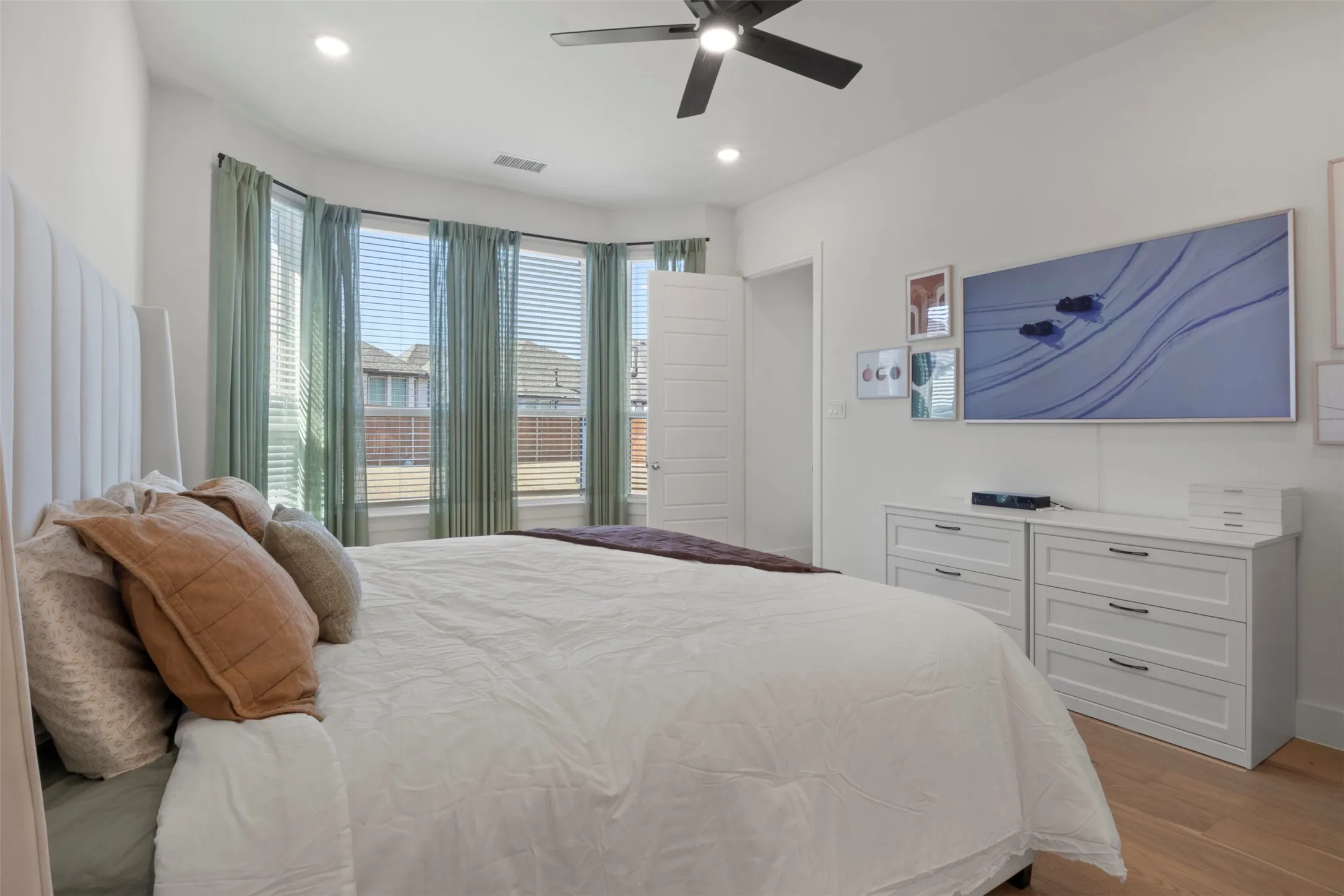 Single Family Residence For Sale in Denton County , 1909 Prickly Poppy Court, Aubrey, Texas 76227, 5 Bedroom, 5 Bathroom, 2 Garage spaces, 3,236 Sqft, built in 2024, Preowned, mls#21191071, Real Estate Agent in Aubrey, Homes For Sale in Denton county, Homes For Sale in Aubrey, Realtor in Aubrey Texas, Real Estate Brokerage Independent Realty Texas, Luminita Cordes Realtor