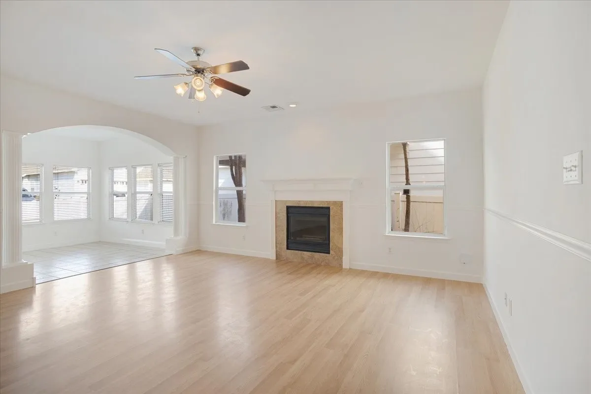 Single Family Residence For Sale in Denton County , 1805 Azalea Drive, Savannah, Texas 76227, 5 Bedroom, 3 Bathroom, 2 Garage spaces, 2,688 Sqft, built in 2005, Preowned, mls#21187256, Real Estate Agent in Savannah, Homes For Sale in Denton county, Homes For Sale in Savannah, Realtor in Savannah Texas, Real Estate Brokerage Independent Realty Texas, Luminita Cordes Realtor