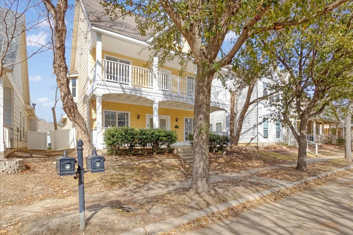 Single Family Residence For Sale in Denton County , 1805 Azalea Drive, Savannah, Texas 76227, 5 Bedroom, 3 Bathroom, 2 Garage spaces, 2,688 Sqft, built in 2005, Preowned, mls#21187256, Real Estate Agent in Savannah, Homes For Sale in Denton county, Homes For Sale in Savannah, Realtor in Savannah Texas, Real Estate Brokerage Independent Realty Texas, Luminita Cordes Realtor