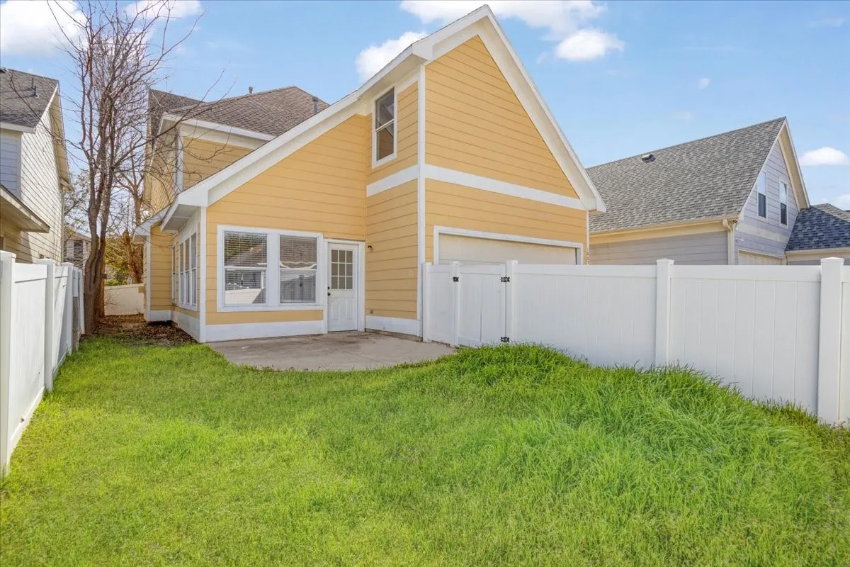 Single Family Residence For Sale in Denton County , 1805 Azalea Drive, Savannah, Texas 76227, 5 Bedroom, 3 Bathroom, 2 Garage spaces, 2,688 Sqft, built in 2005, Preowned, mls#21187256, Real Estate Agent in Savannah, Homes For Sale in Denton county, Homes For Sale in Savannah, Realtor in Savannah Texas, Real Estate Brokerage Independent Realty Texas, Luminita Cordes Realtor