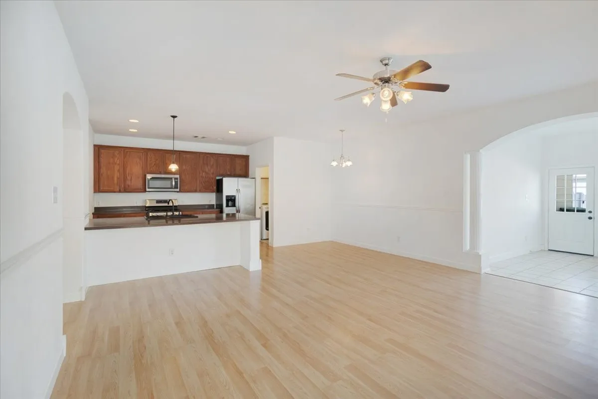 Single Family Residence For Sale in Denton County , 1805 Azalea Drive, Savannah, Texas 76227, 5 Bedroom, 3 Bathroom, 2 Garage spaces, 2,688 Sqft, built in 2005, Preowned, mls#21187256, Real Estate Agent in Savannah, Homes For Sale in Denton county, Homes For Sale in Savannah, Realtor in Savannah Texas, Real Estate Brokerage Independent Realty Texas, Luminita Cordes Realtor