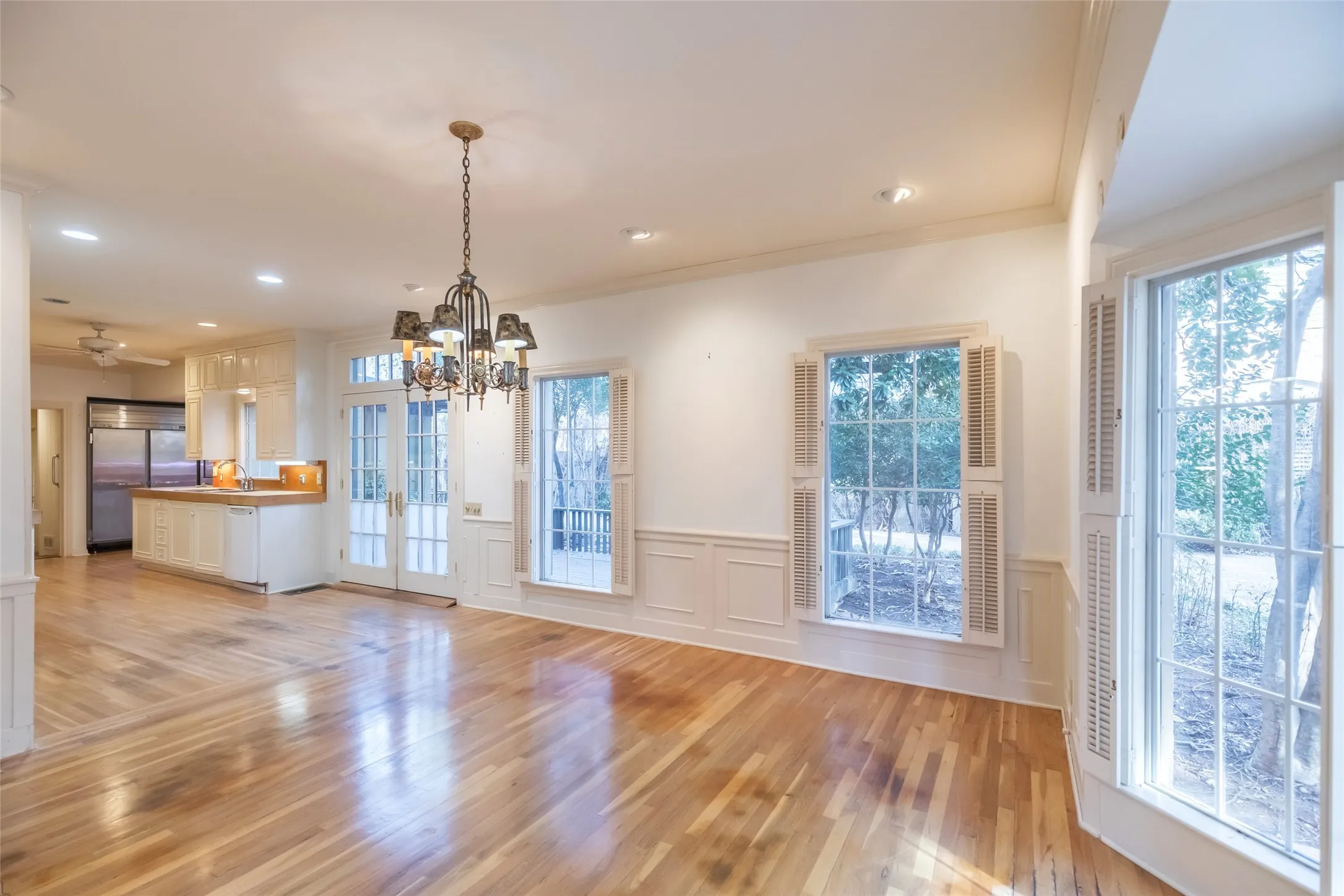 Single Family Residence For Sale in Taylor County , 1142 Sylvan Drive, Abilene, Texas 79605, 4 Bedroom, 6 Bathroom, 2 Garage spaces, 5,095 Sqft, built in 1940, Preowned, mls#21191792, Real Estate Agent in Abilene, Homes For Sale in Taylor county, Homes For Sale in Abilene, Realtor in Abilene Texas, Real Estate Brokerage Independent Realty Texas, Luminita Cordes Realtor