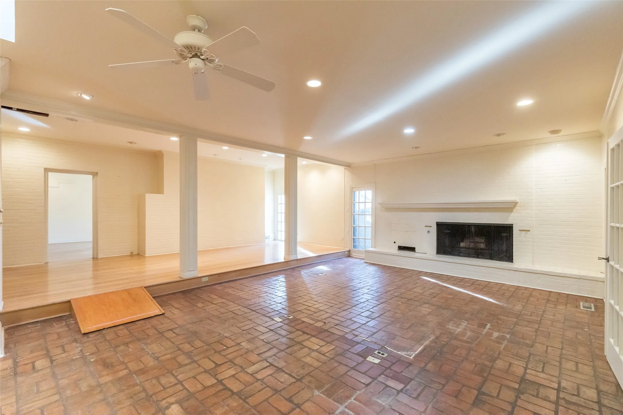 Single Family Residence For Sale in Taylor County , 1142 Sylvan Drive, Abilene, Texas 79605, 4 Bedroom, 6 Bathroom, 2 Garage spaces, 5,095 Sqft, built in 1940, Preowned, mls#21191792, Real Estate Agent in Abilene, Homes For Sale in Taylor county, Homes For Sale in Abilene, Realtor in Abilene Texas, Real Estate Brokerage Independent Realty Texas, Luminita Cordes Realtor