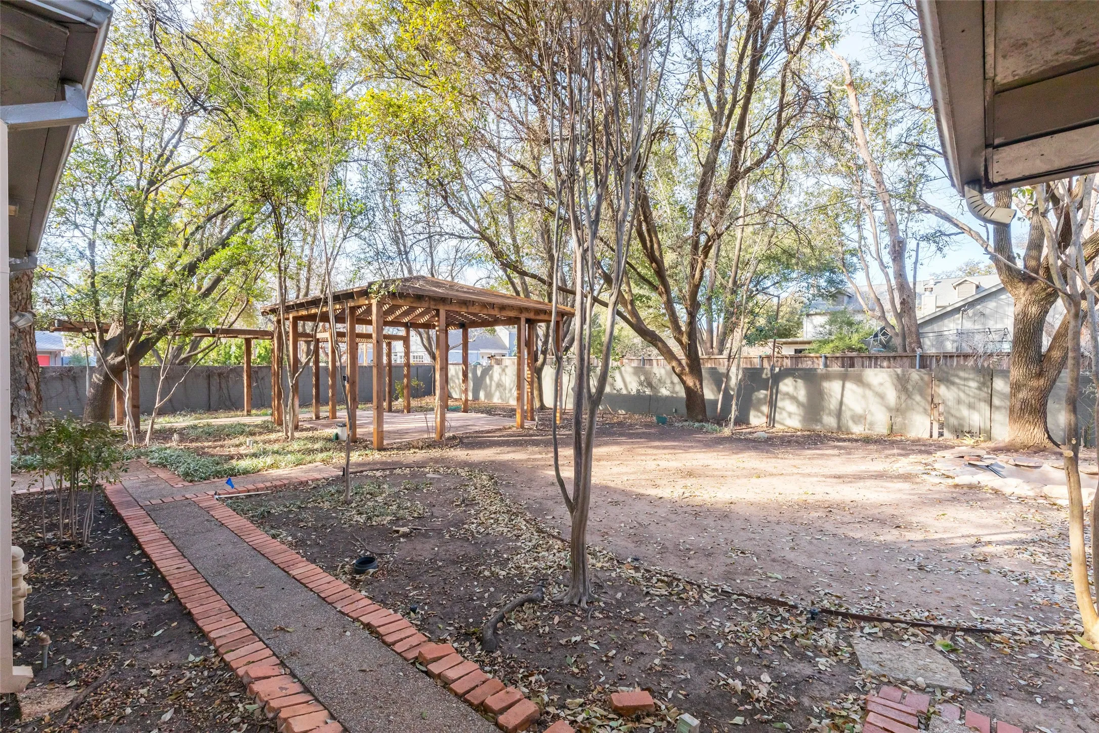 Single Family Residence For Sale in Taylor County , 1142 Sylvan Drive, Abilene, Texas 79605, 4 Bedroom, 6 Bathroom, 2 Garage spaces, 5,095 Sqft, built in 1940, Preowned, mls#21191792, Real Estate Agent in Abilene, Homes For Sale in Taylor county, Homes For Sale in Abilene, Realtor in Abilene Texas, Real Estate Brokerage Independent Realty Texas, Luminita Cordes Realtor