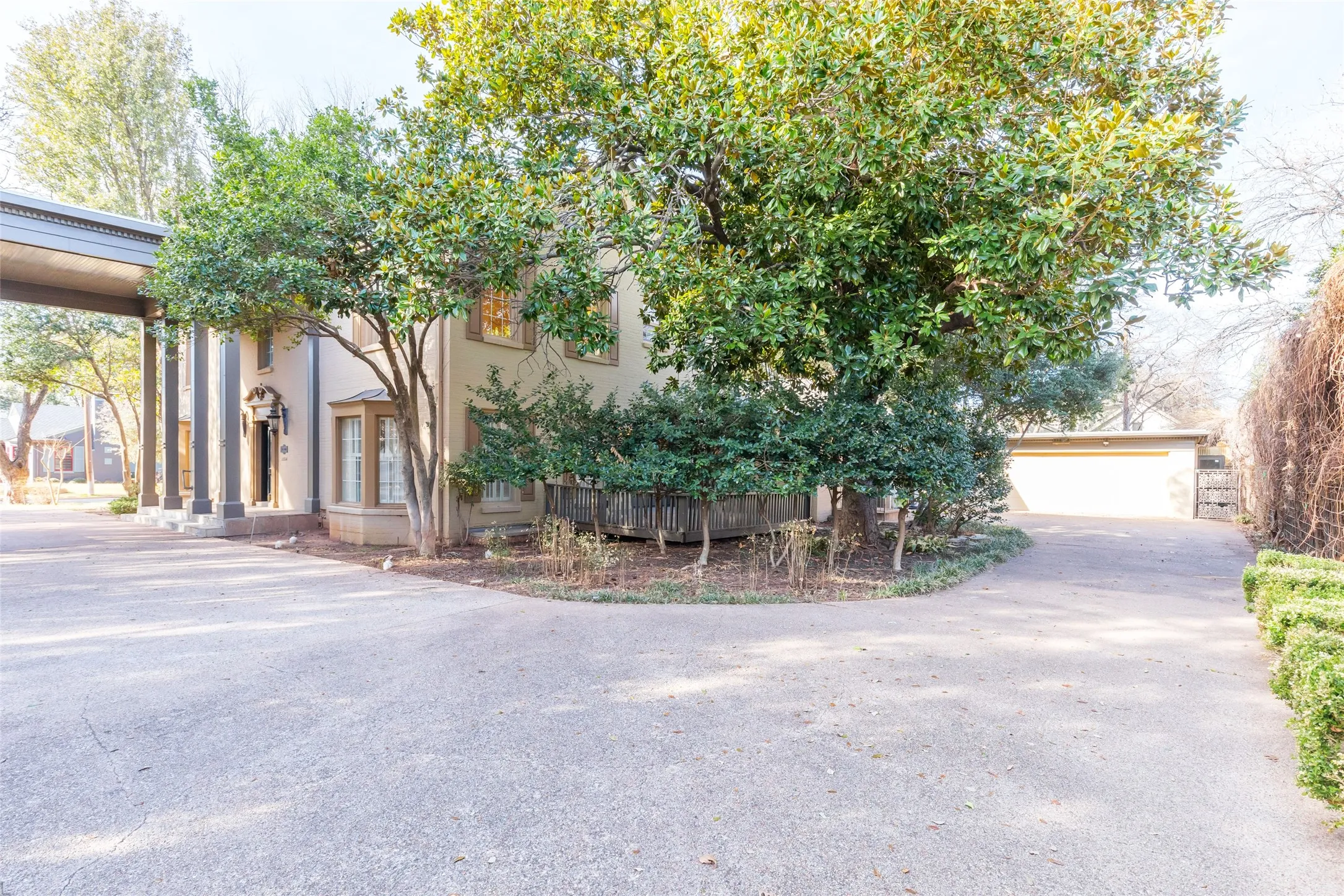 Single Family Residence For Sale in Taylor County , 1142 Sylvan Drive, Abilene, Texas 79605, 4 Bedroom, 6 Bathroom, 2 Garage spaces, 5,095 Sqft, built in 1940, Preowned, mls#21191792, Real Estate Agent in Abilene, Homes For Sale in Taylor county, Homes For Sale in Abilene, Realtor in Abilene Texas, Real Estate Brokerage Independent Realty Texas, Luminita Cordes Realtor