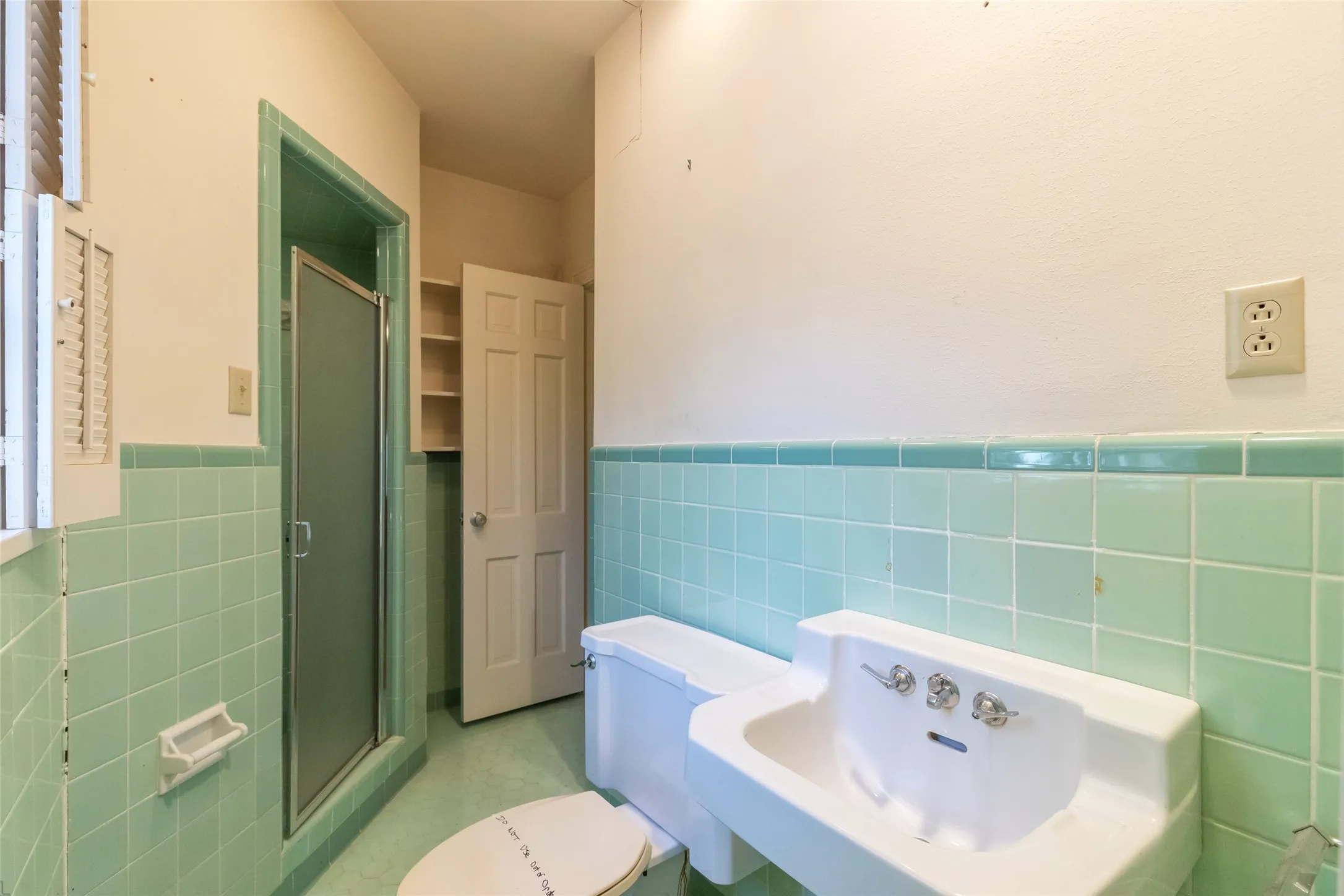 Upstairs Bathroom 2