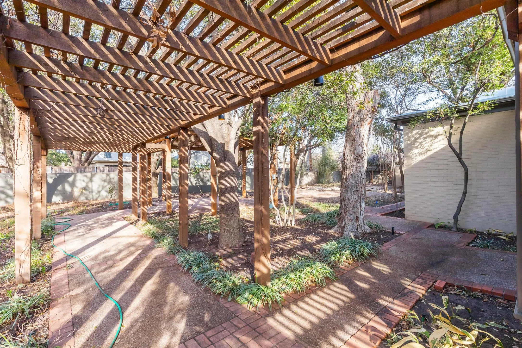 Single Family Residence For Sale in Taylor County , 1142 Sylvan Drive, Abilene, Texas 79605, 4 Bedroom, 6 Bathroom, 2 Garage spaces, 5,095 Sqft, built in 1940, Preowned, mls#21191792, Real Estate Agent in Abilene, Homes For Sale in Taylor county, Homes For Sale in Abilene, Realtor in Abilene Texas, Real Estate Brokerage Independent Realty Texas, Luminita Cordes Realtor