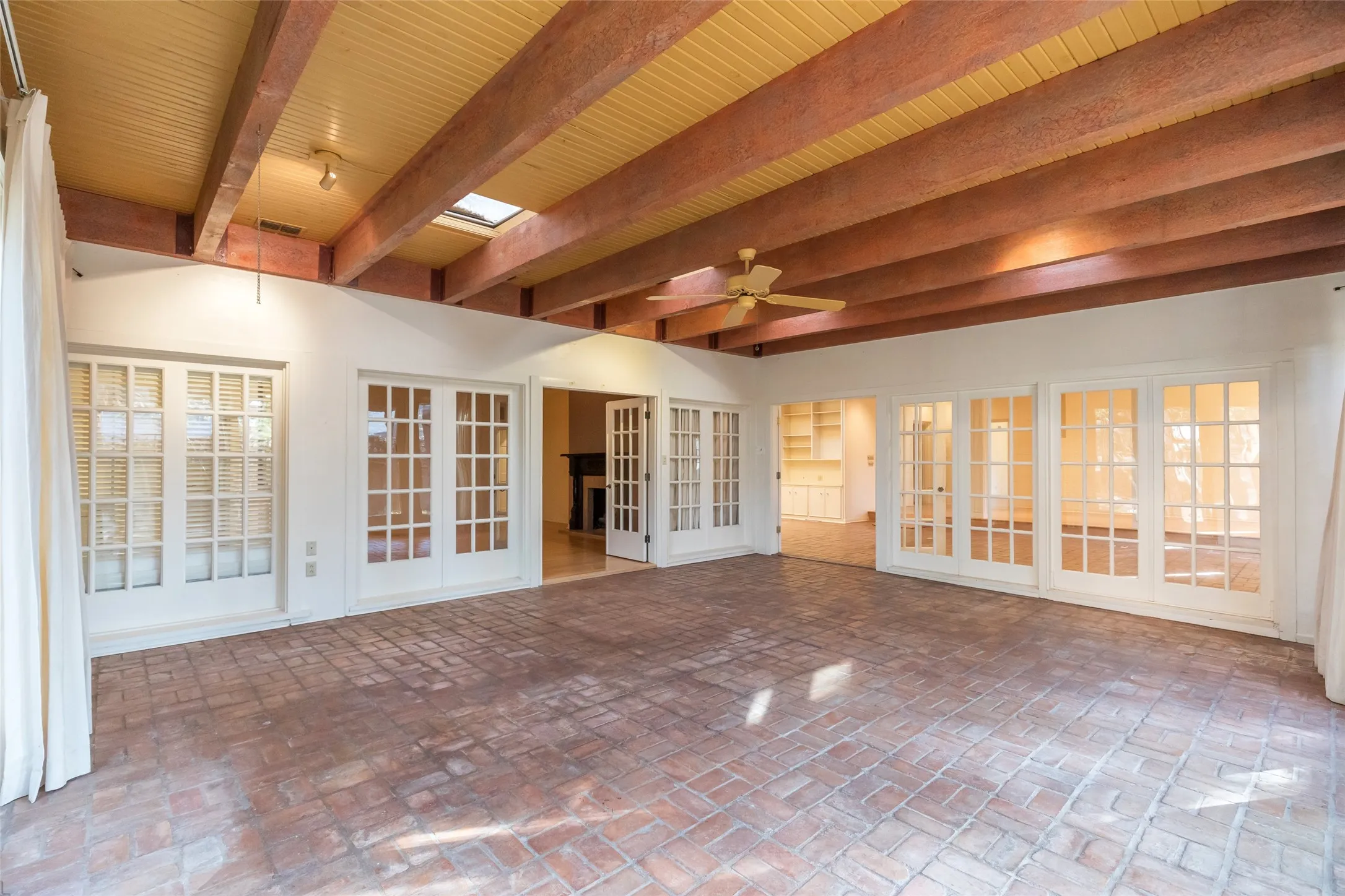 Single Family Residence For Sale in Taylor County , 1142 Sylvan Drive, Abilene, Texas 79605, 4 Bedroom, 6 Bathroom, 2 Garage spaces, 5,095 Sqft, built in 1940, Preowned, mls#21191792, Real Estate Agent in Abilene, Homes For Sale in Taylor county, Homes For Sale in Abilene, Realtor in Abilene Texas, Real Estate Brokerage Independent Realty Texas, Luminita Cordes Realtor