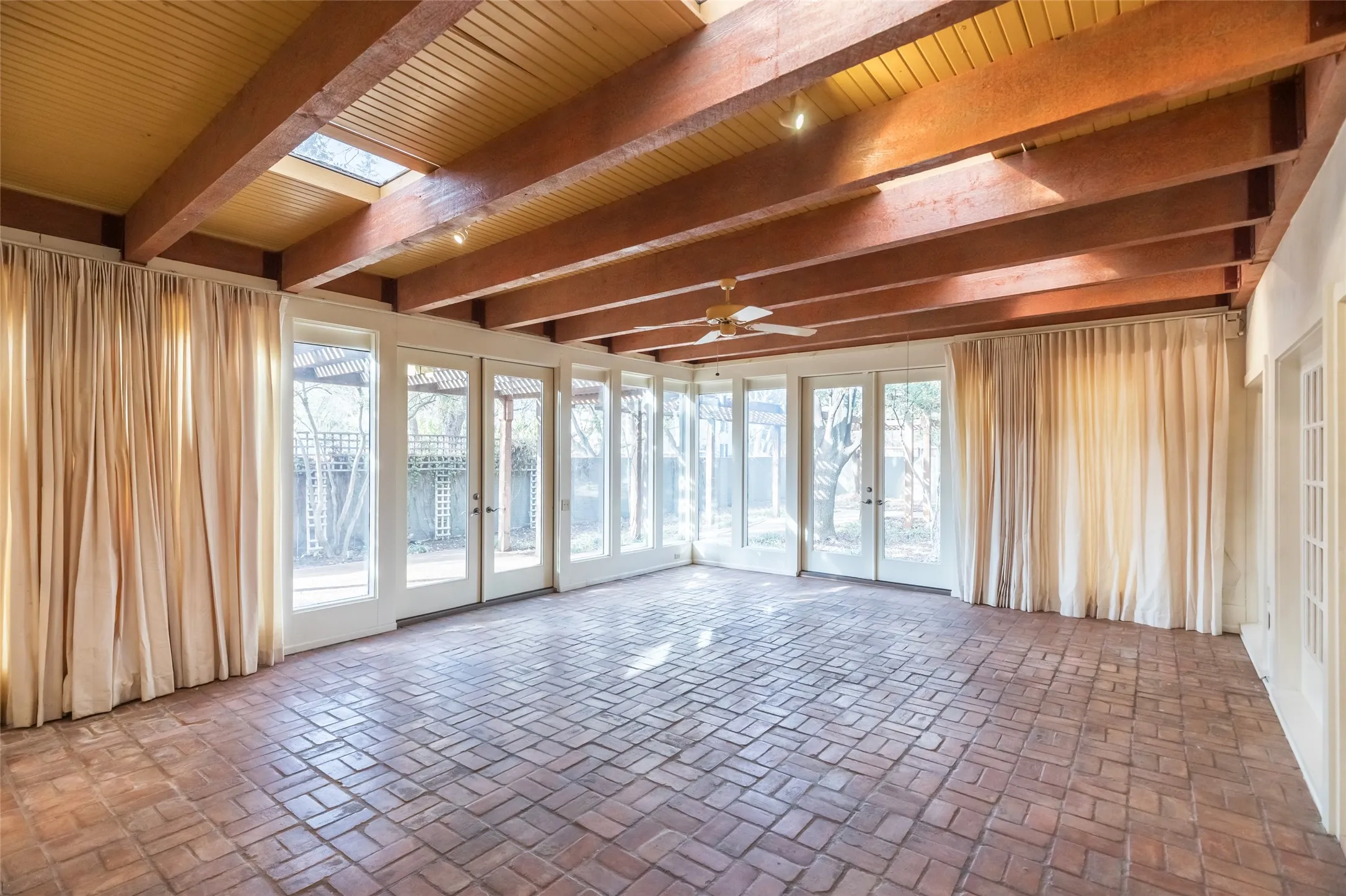 Single Family Residence For Sale in Taylor County , 1142 Sylvan Drive, Abilene, Texas 79605, 4 Bedroom, 6 Bathroom, 2 Garage spaces, 5,095 Sqft, built in 1940, Preowned, mls#21191792, Real Estate Agent in Abilene, Homes For Sale in Taylor county, Homes For Sale in Abilene, Realtor in Abilene Texas, Real Estate Brokerage Independent Realty Texas, Luminita Cordes Realtor