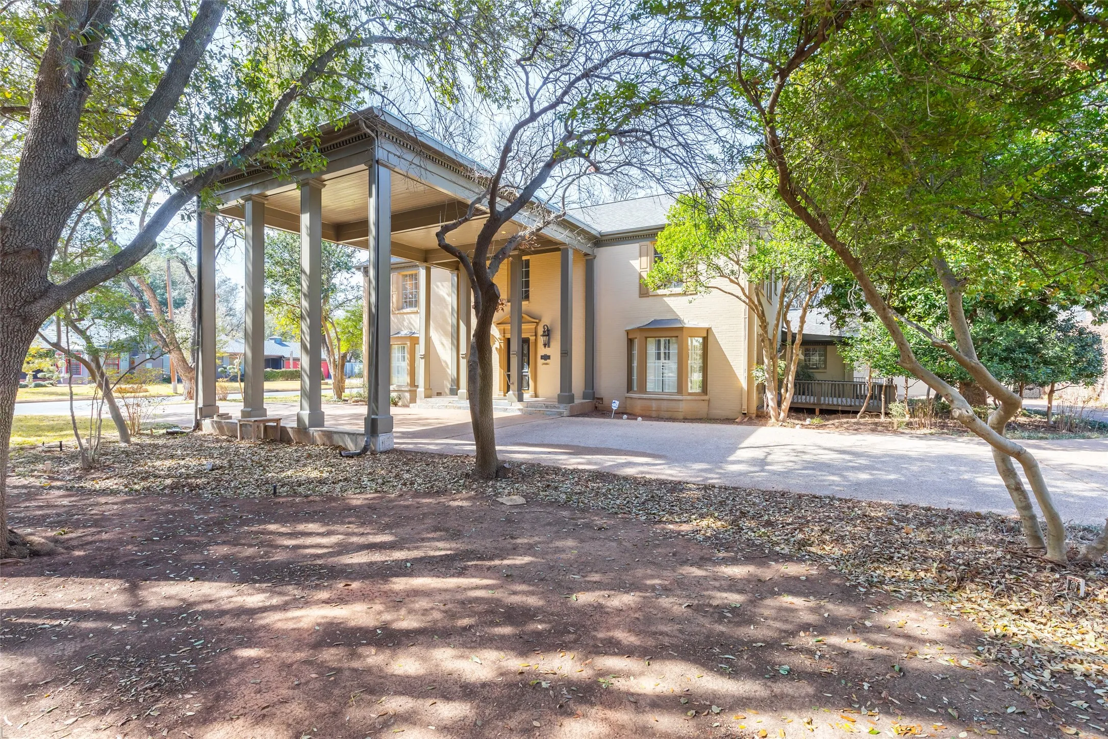 Single Family Residence For Sale in Taylor County , 1142 Sylvan Drive, Abilene, Texas 79605, 4 Bedroom, 6 Bathroom, 2 Garage spaces, 5,095 Sqft, built in 1940, Preowned, mls#21191792, Real Estate Agent in Abilene, Homes For Sale in Taylor county, Homes For Sale in Abilene, Realtor in Abilene Texas, Real Estate Brokerage Independent Realty Texas, Luminita Cordes Realtor